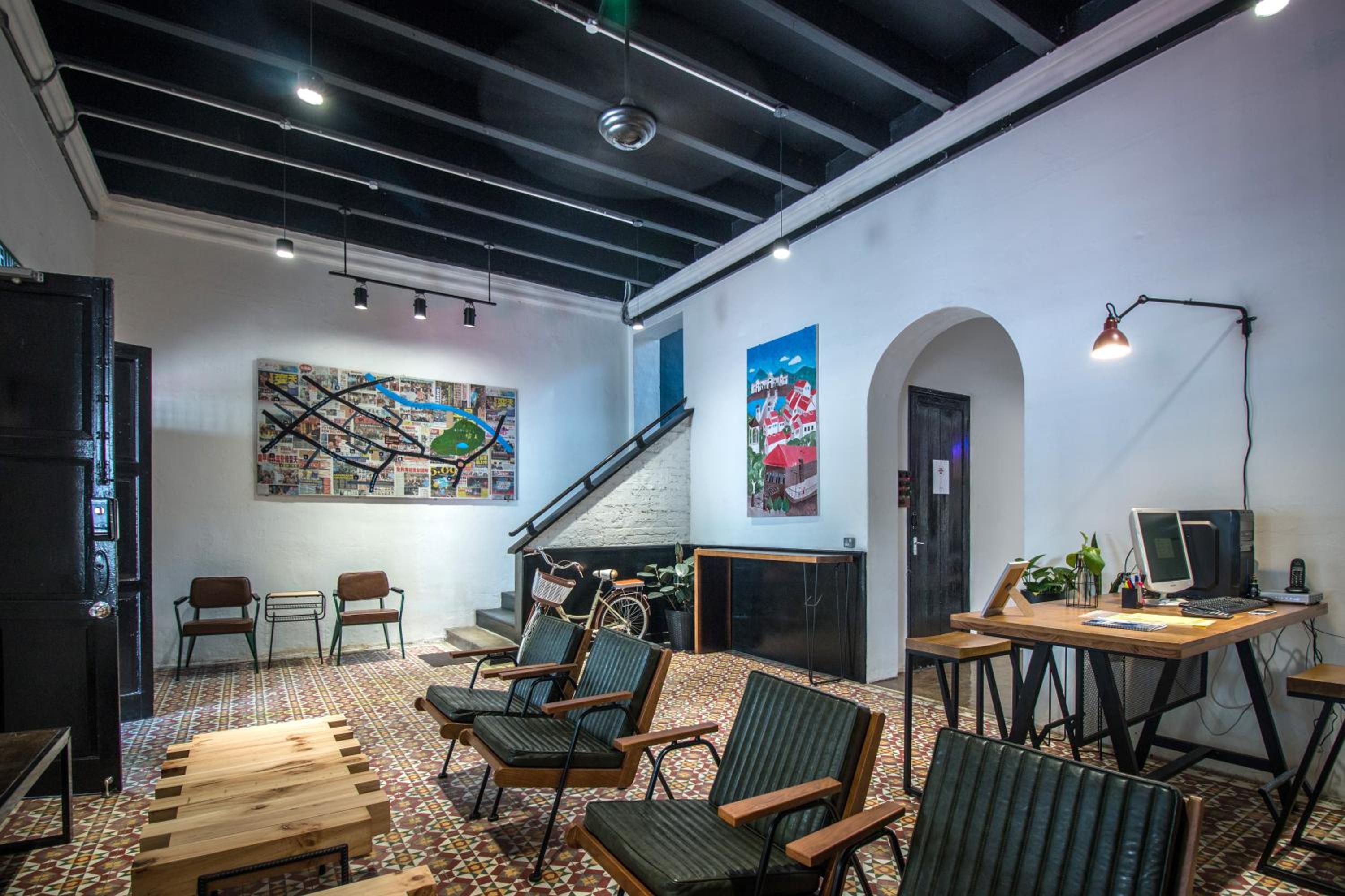 The Brownstone Hostel & Space photo 6