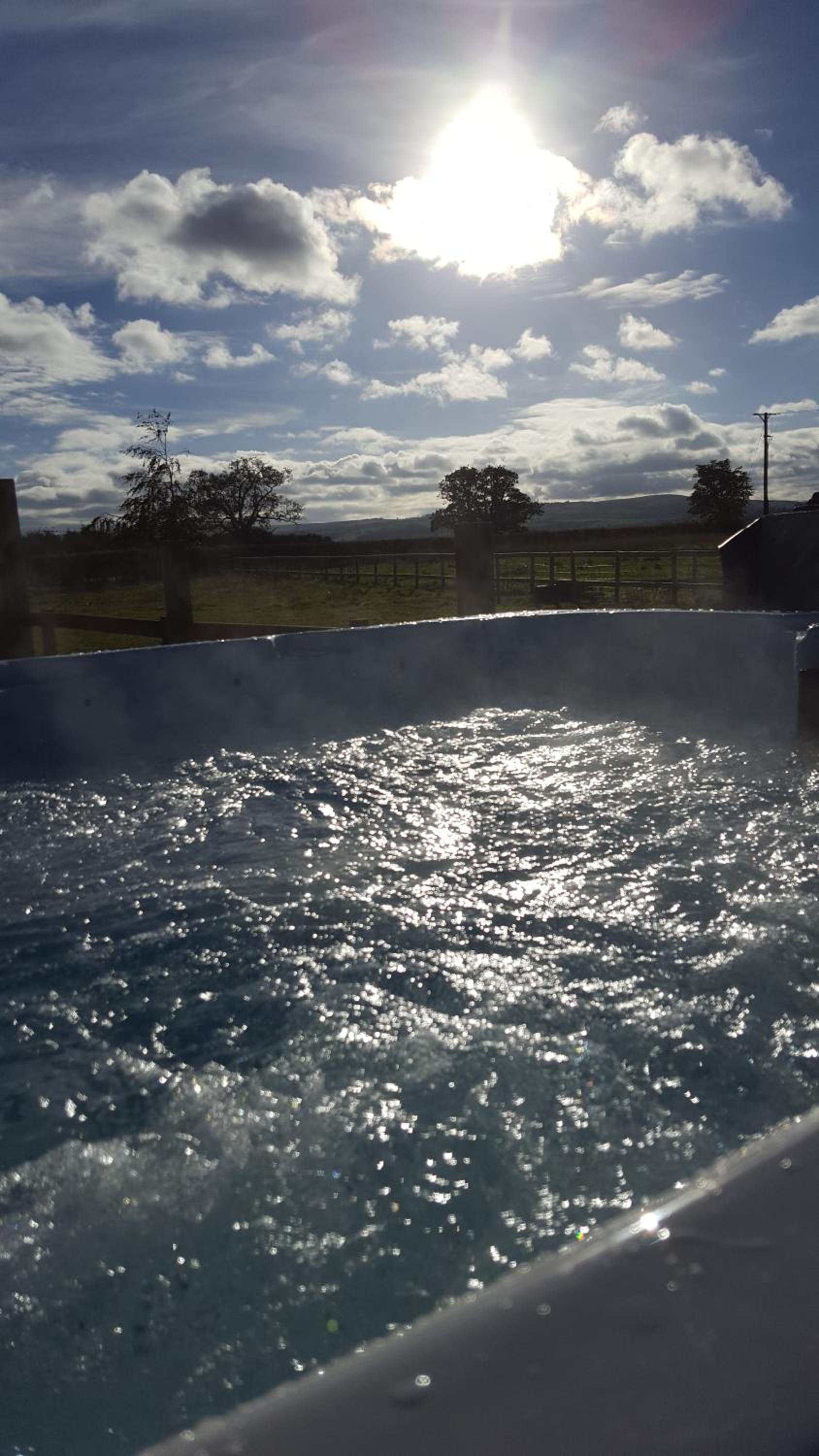 Hotel Ruth's Refresh with Own Hot Tub - Image 1