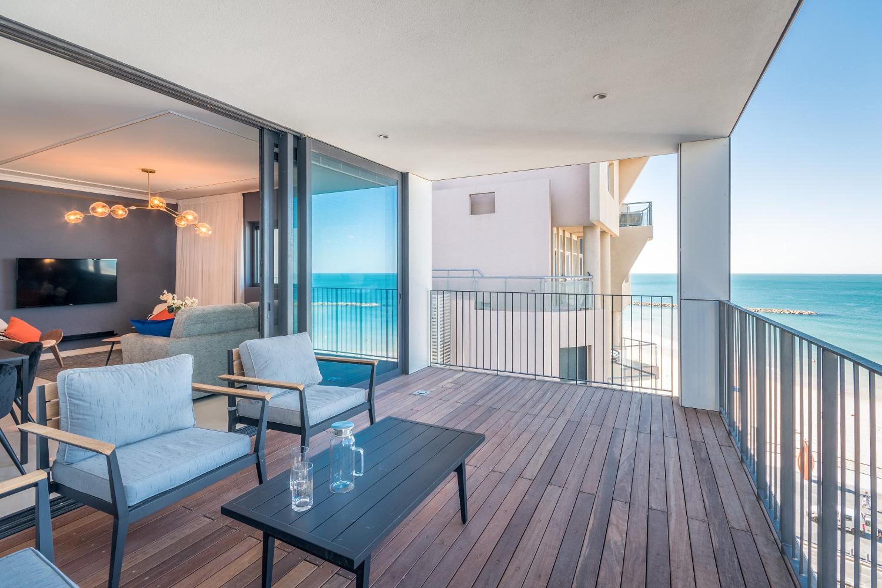 Front of Beach - Trumpeldoor street