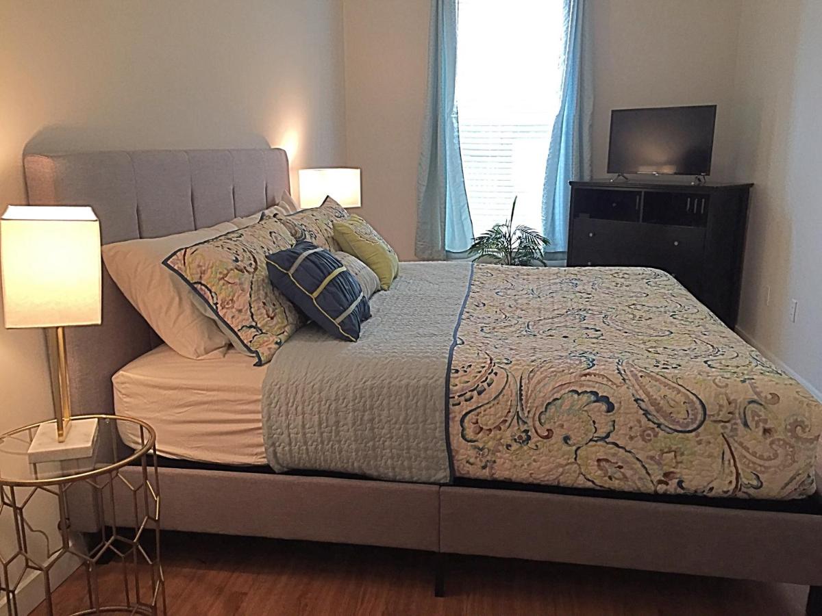 Cityscape 1 - Sleeps 7 view 4