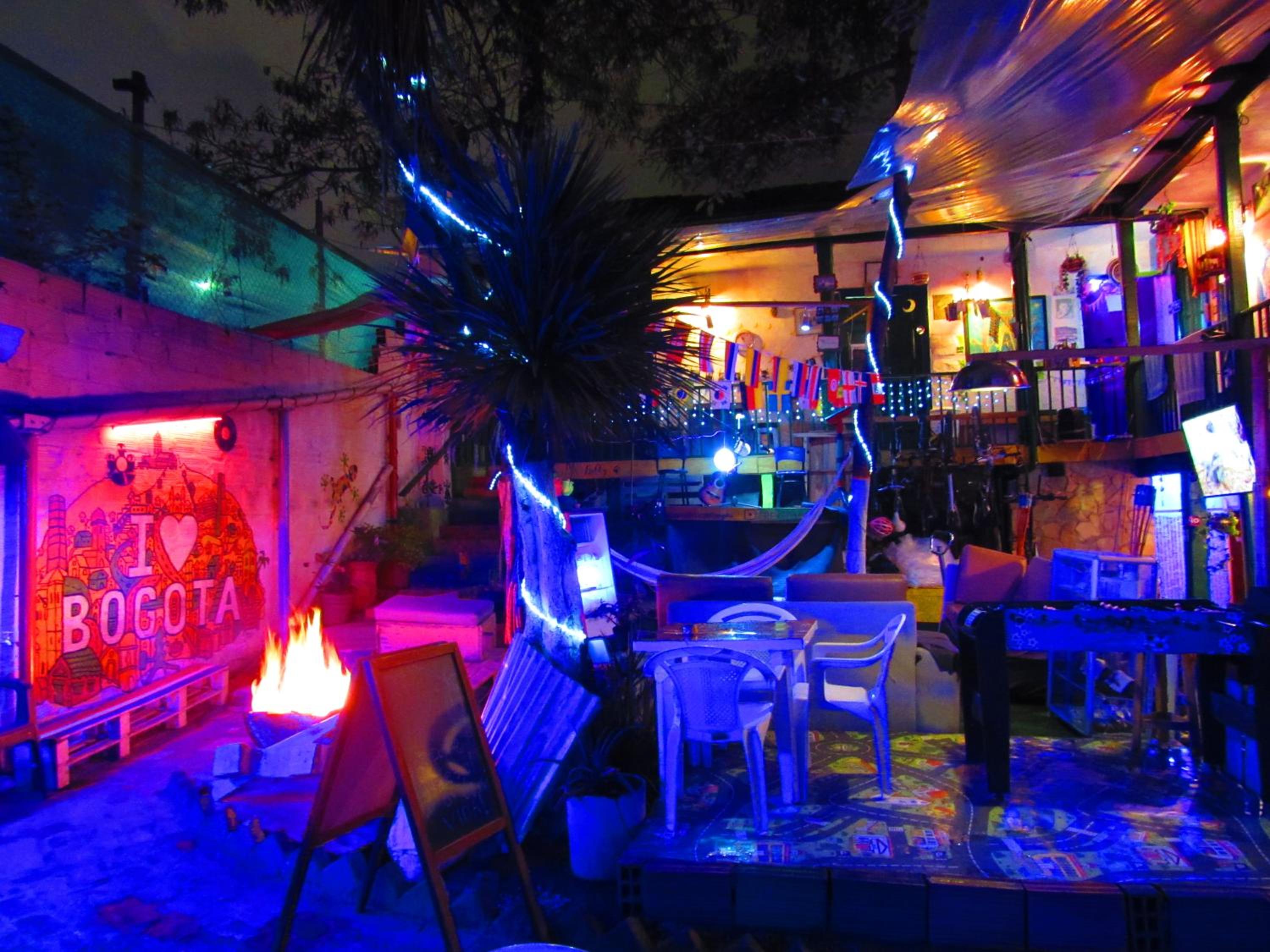 Hostal Gastro Bar Casa Colibrí