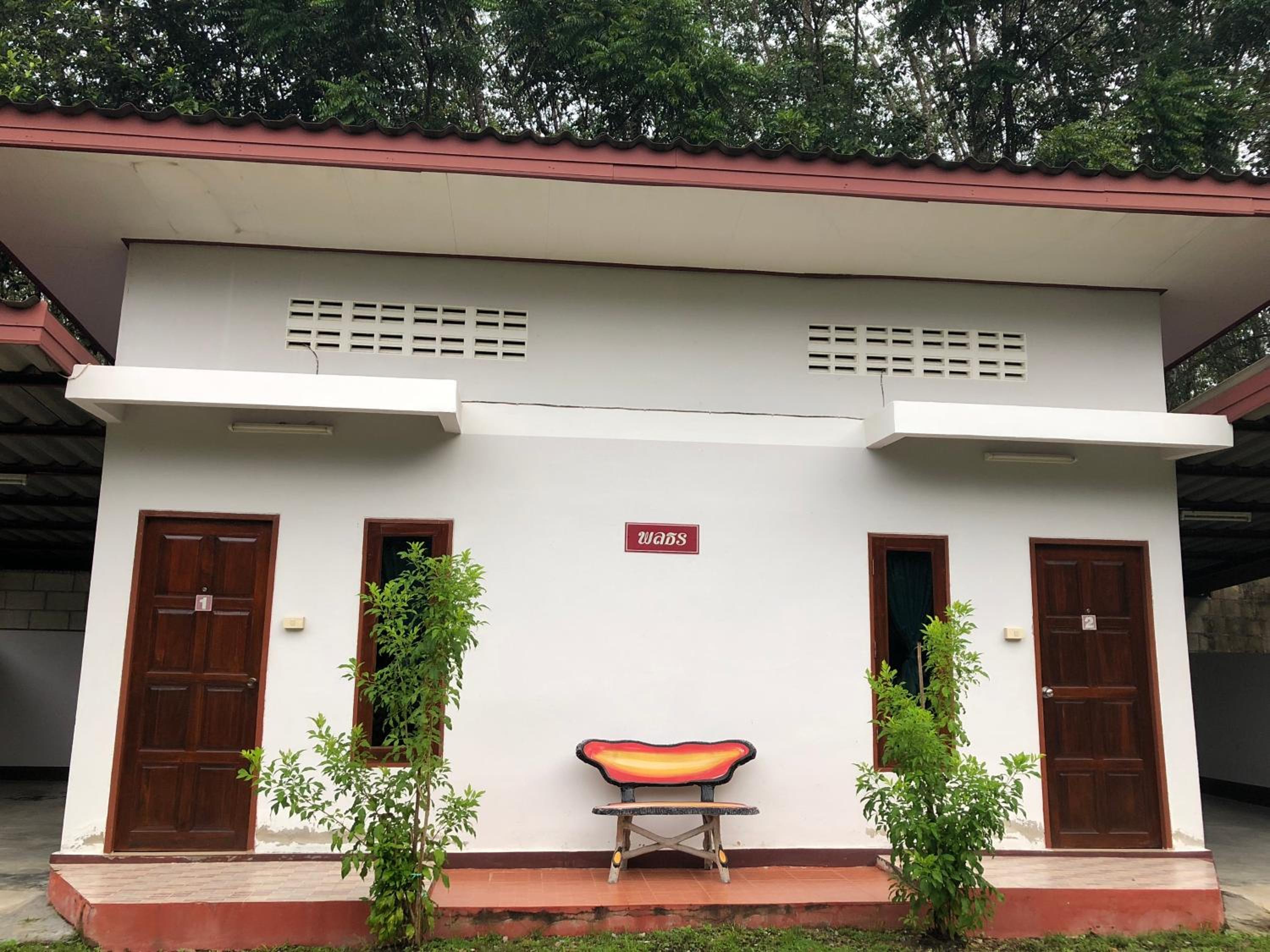 Thanathorn Guesthouse view 5