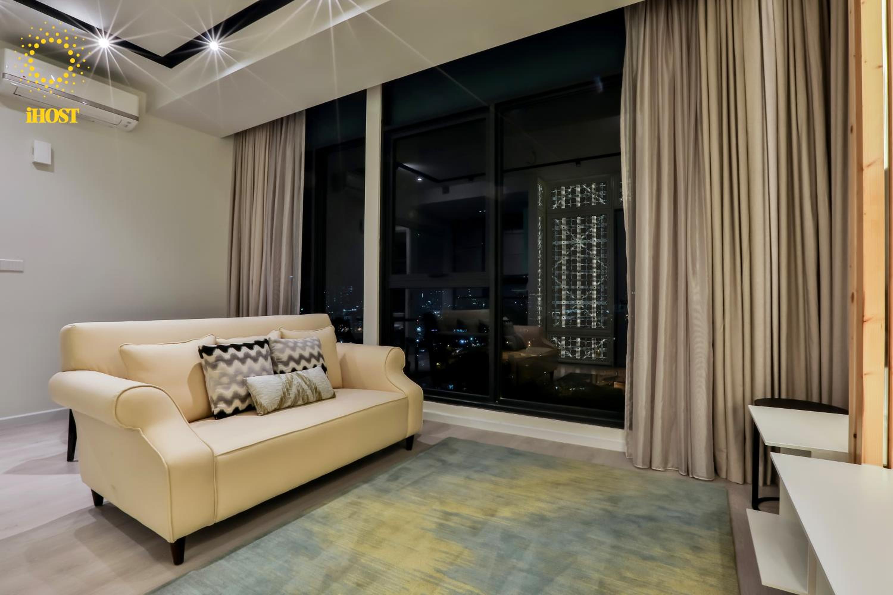 Expressionz Suites By iHost Global