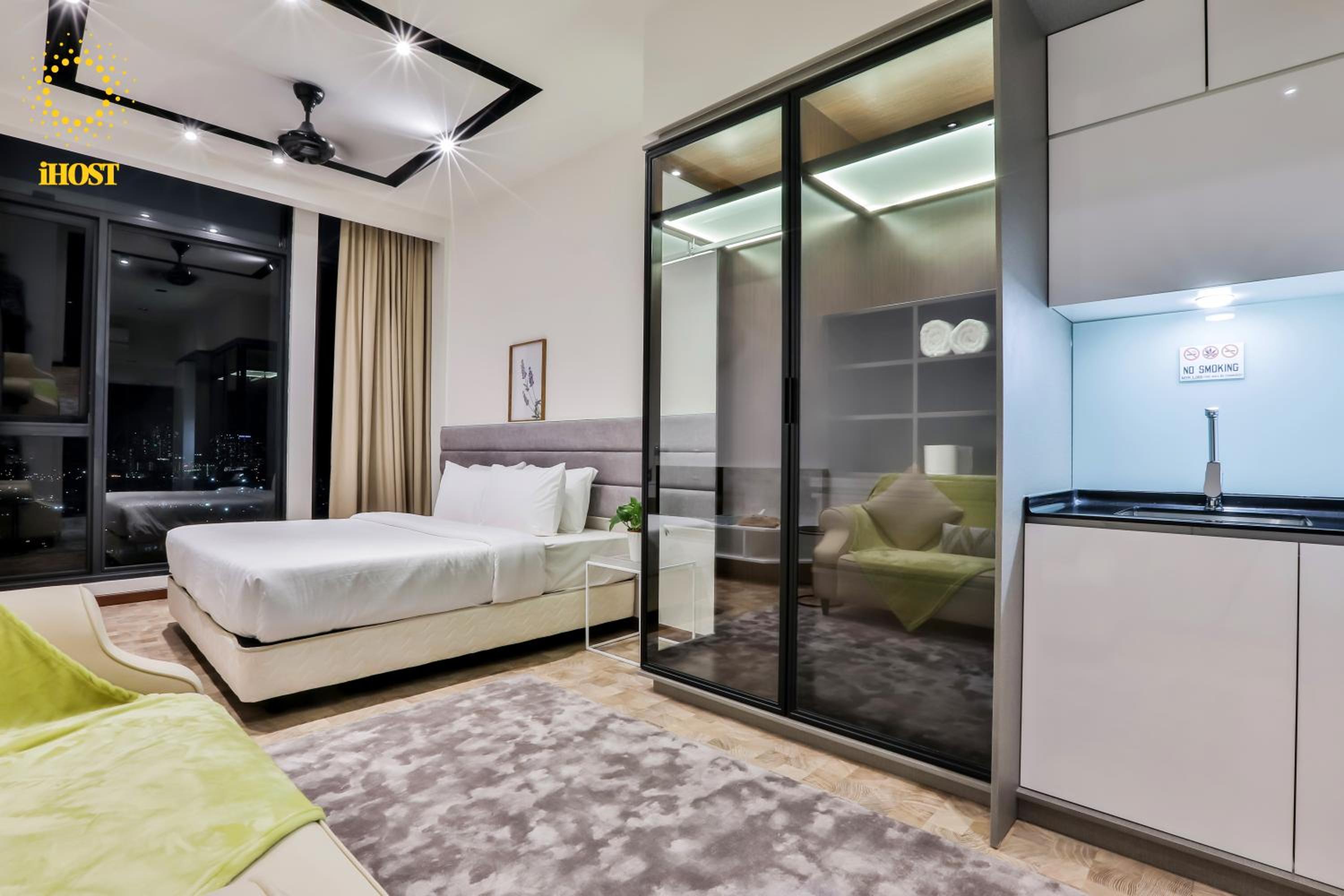 Expressionz Suites By iHost Global