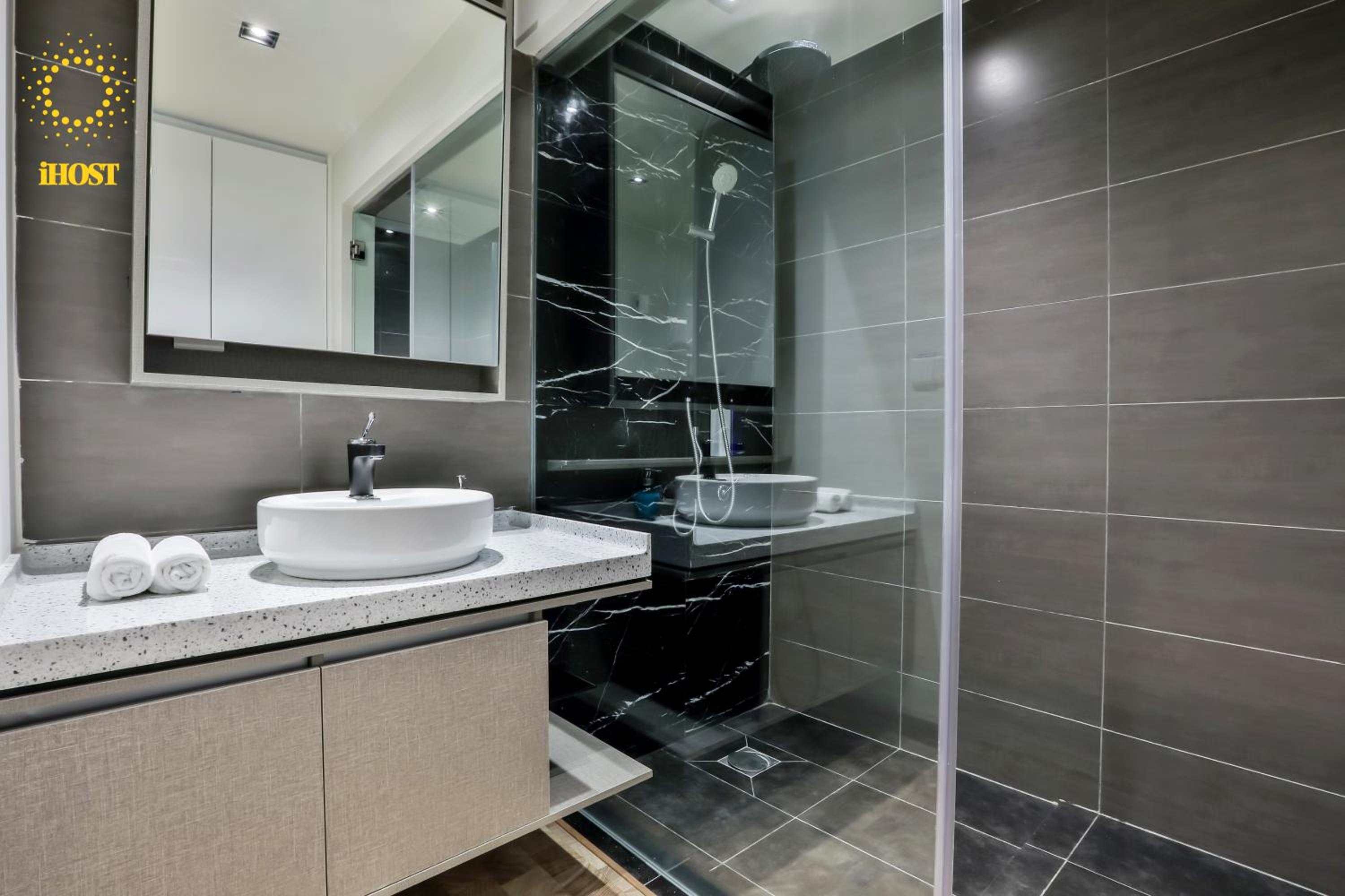 Expressionz Suites By iHost Global
