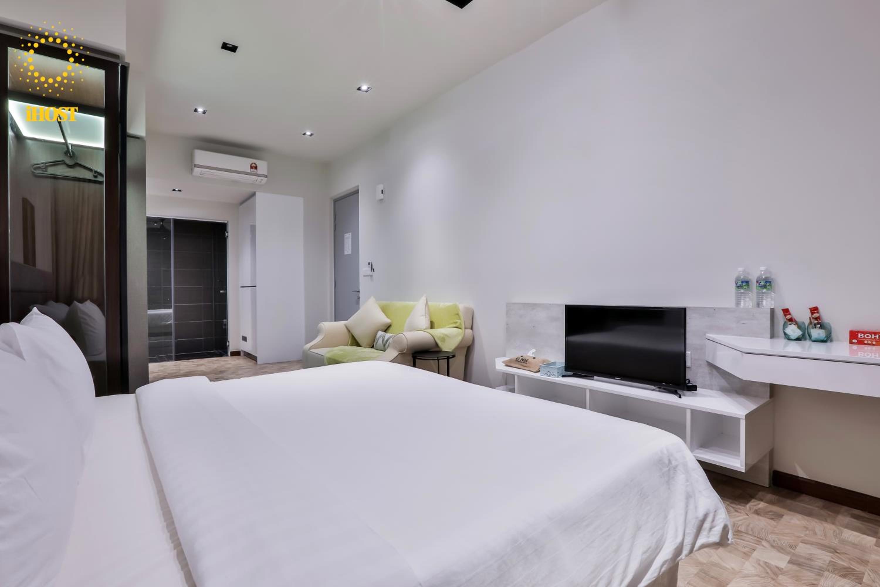 Expressionz Suites By iHost Global