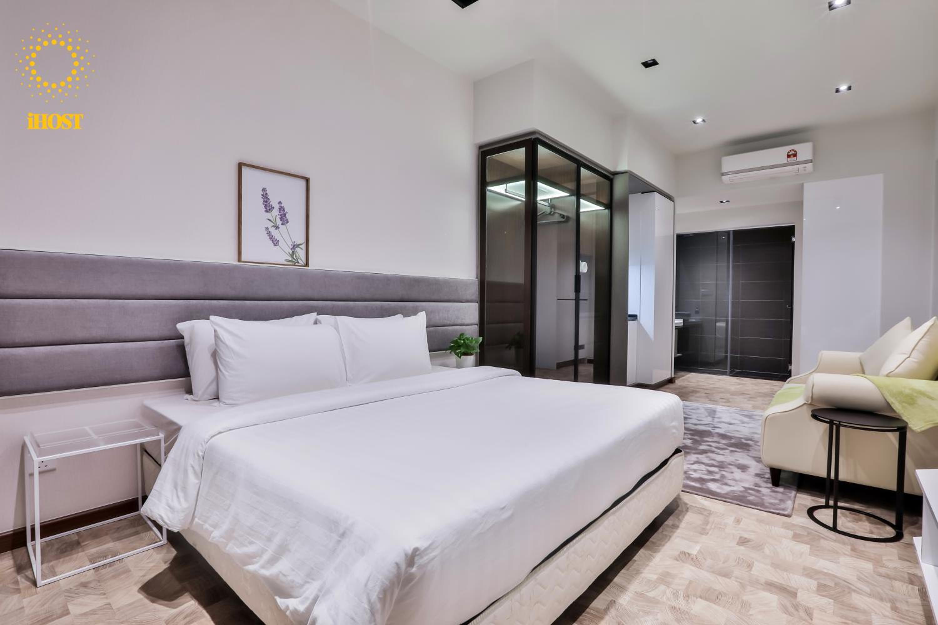 Expressionz Suites By iHost Global