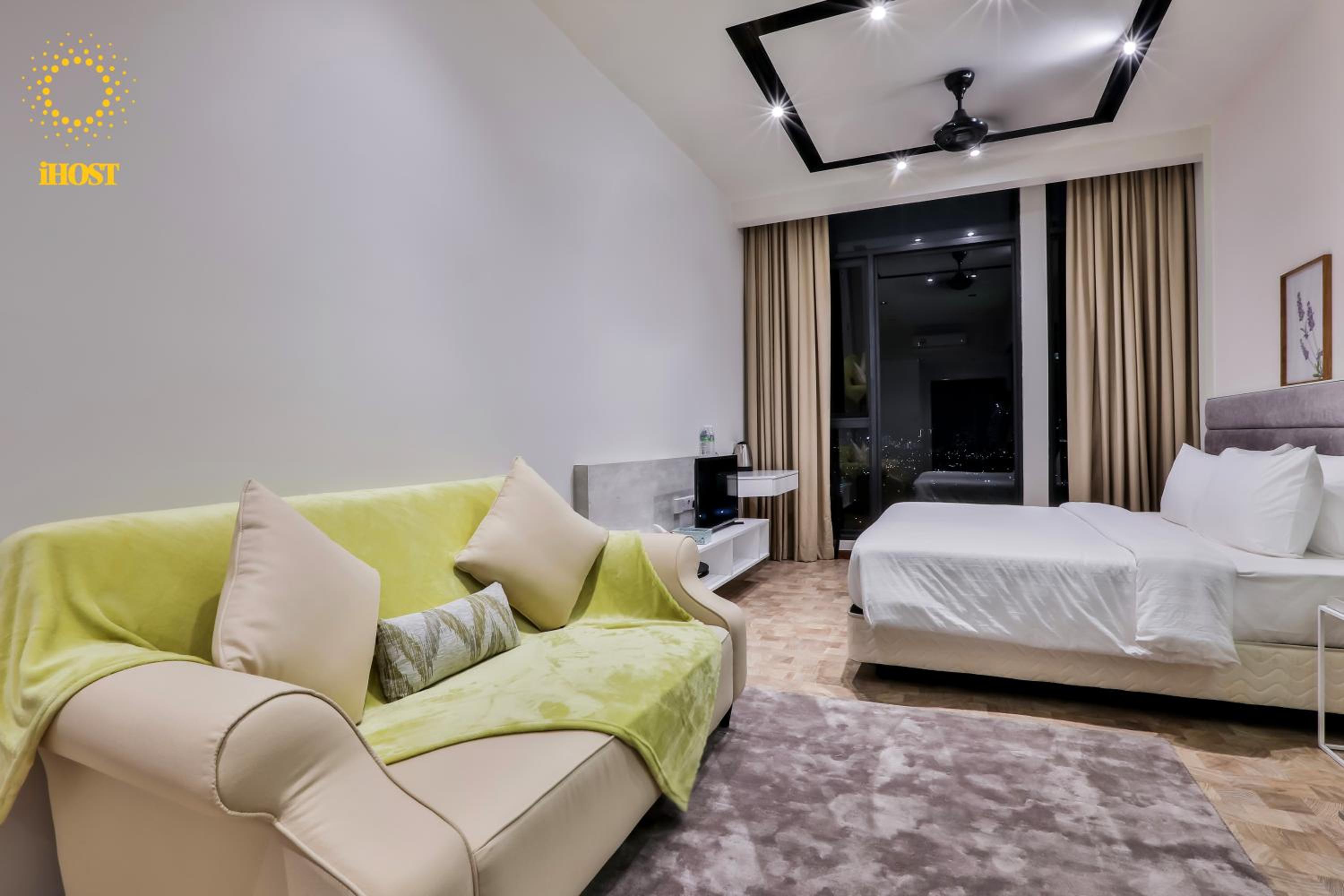 Expressionz Suites By iHost Global