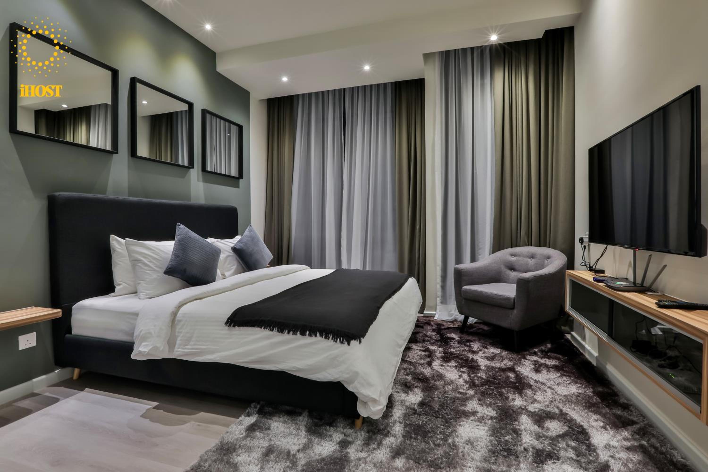 Expressionz Suites By iHost Global
