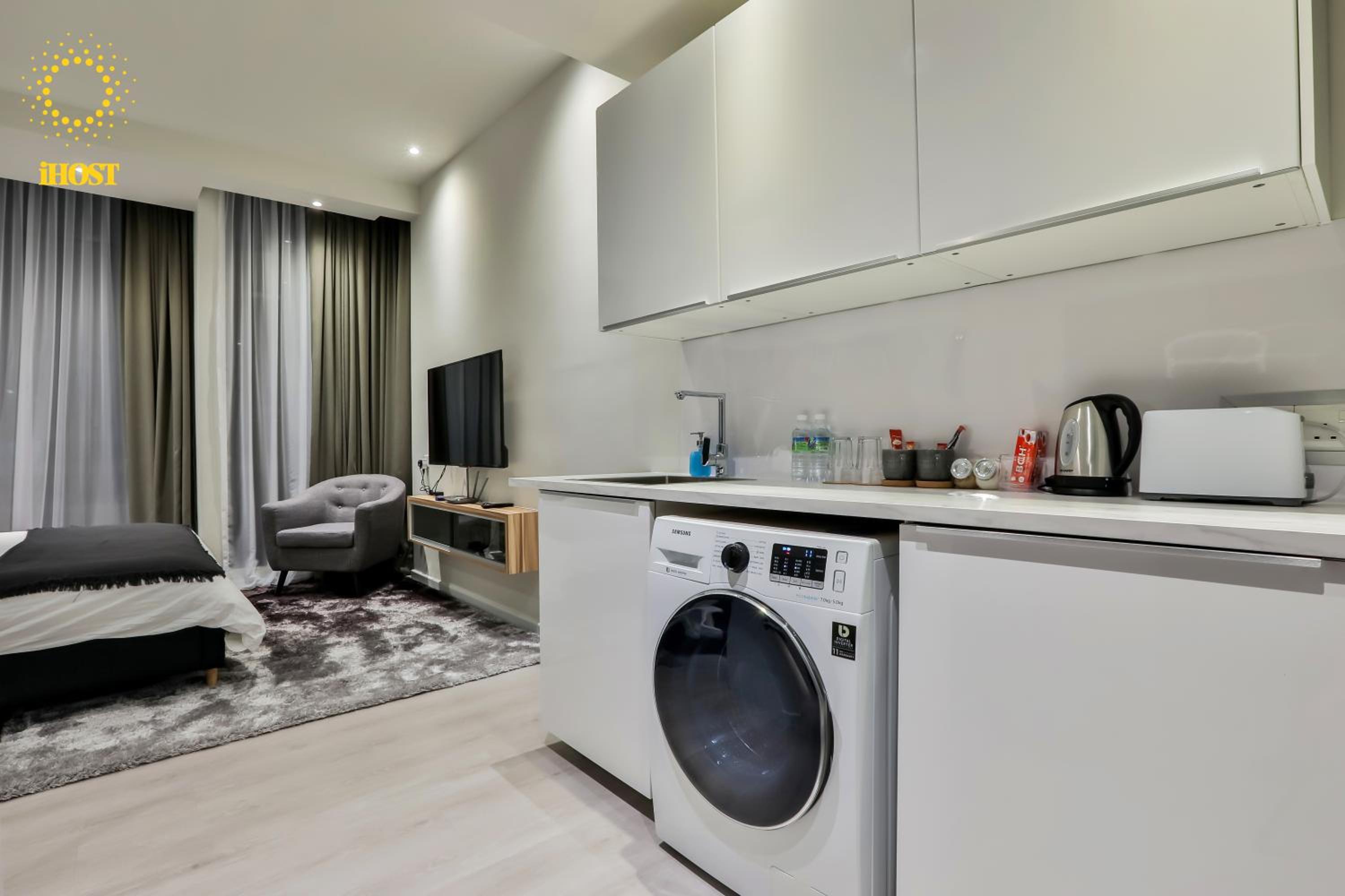 Expressionz Suites By iHost Global