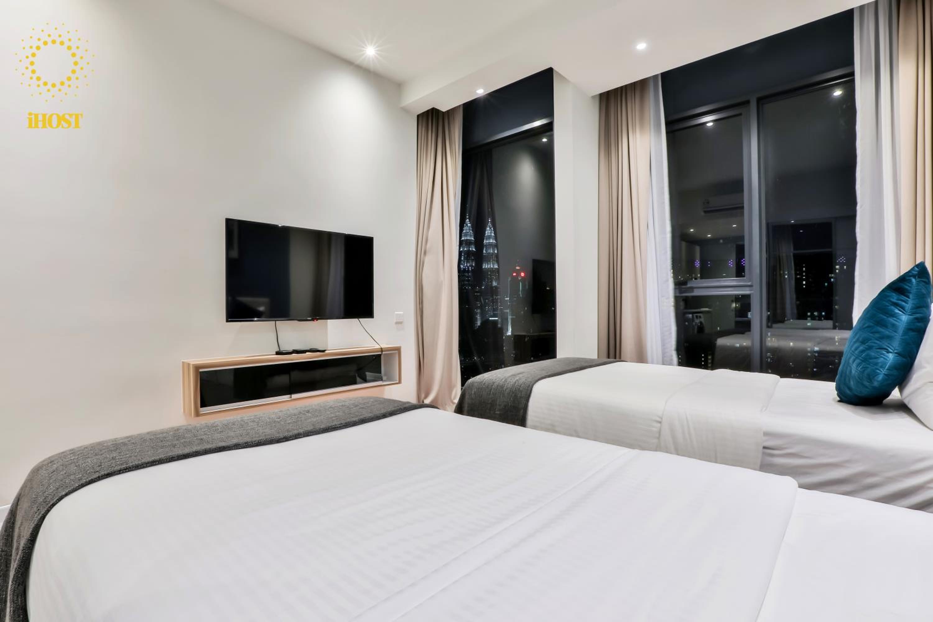 Expressionz Suites By iHost Global