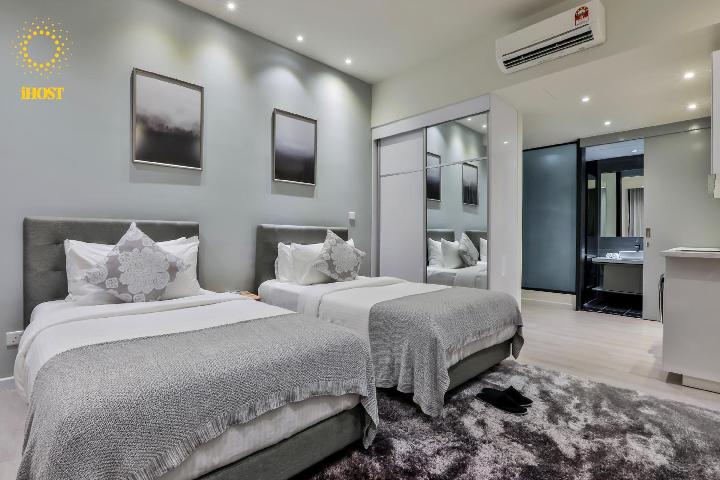 Expressionz Suites By iHost Global
