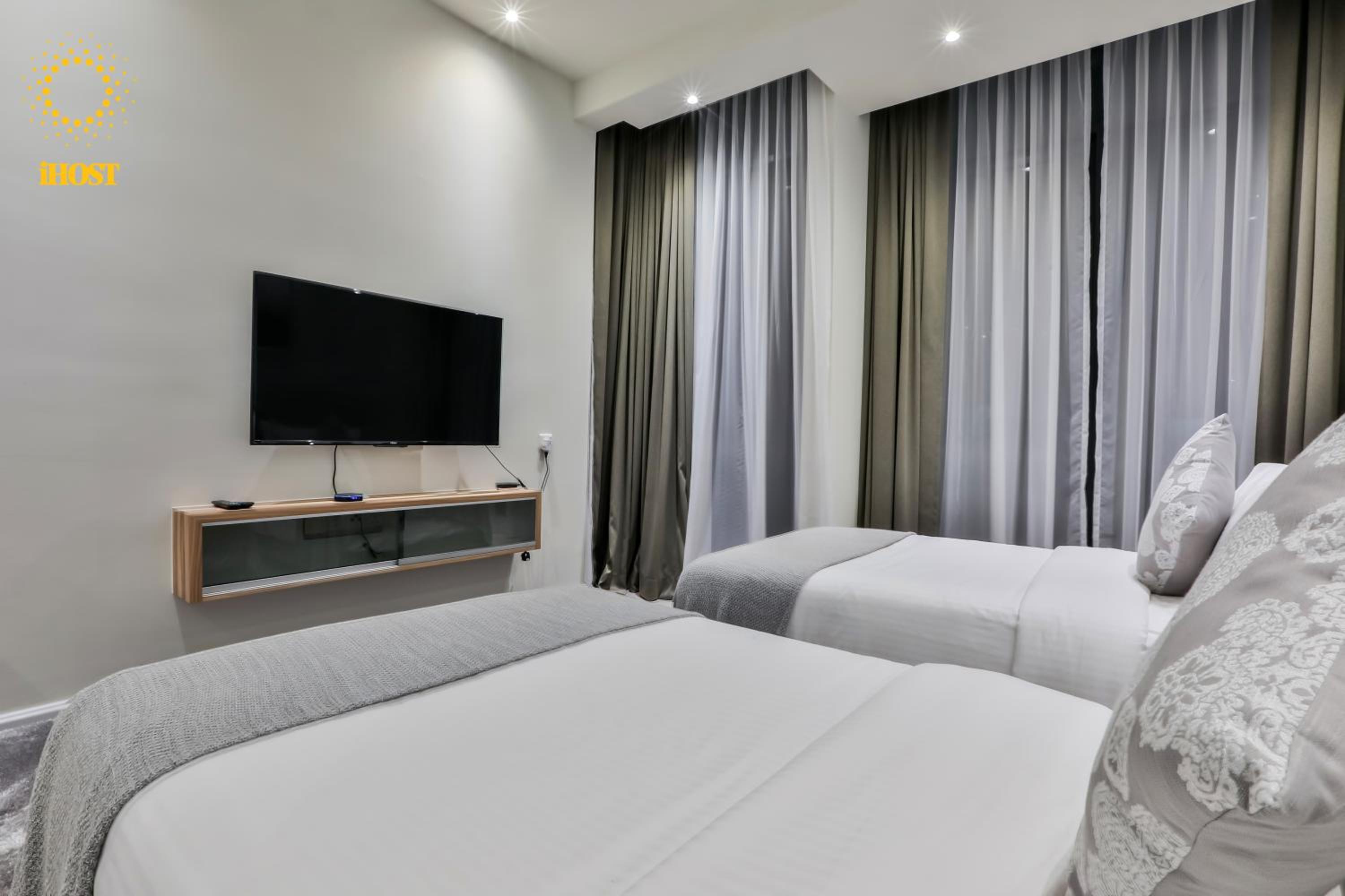 Expressionz Suites By iHost Global