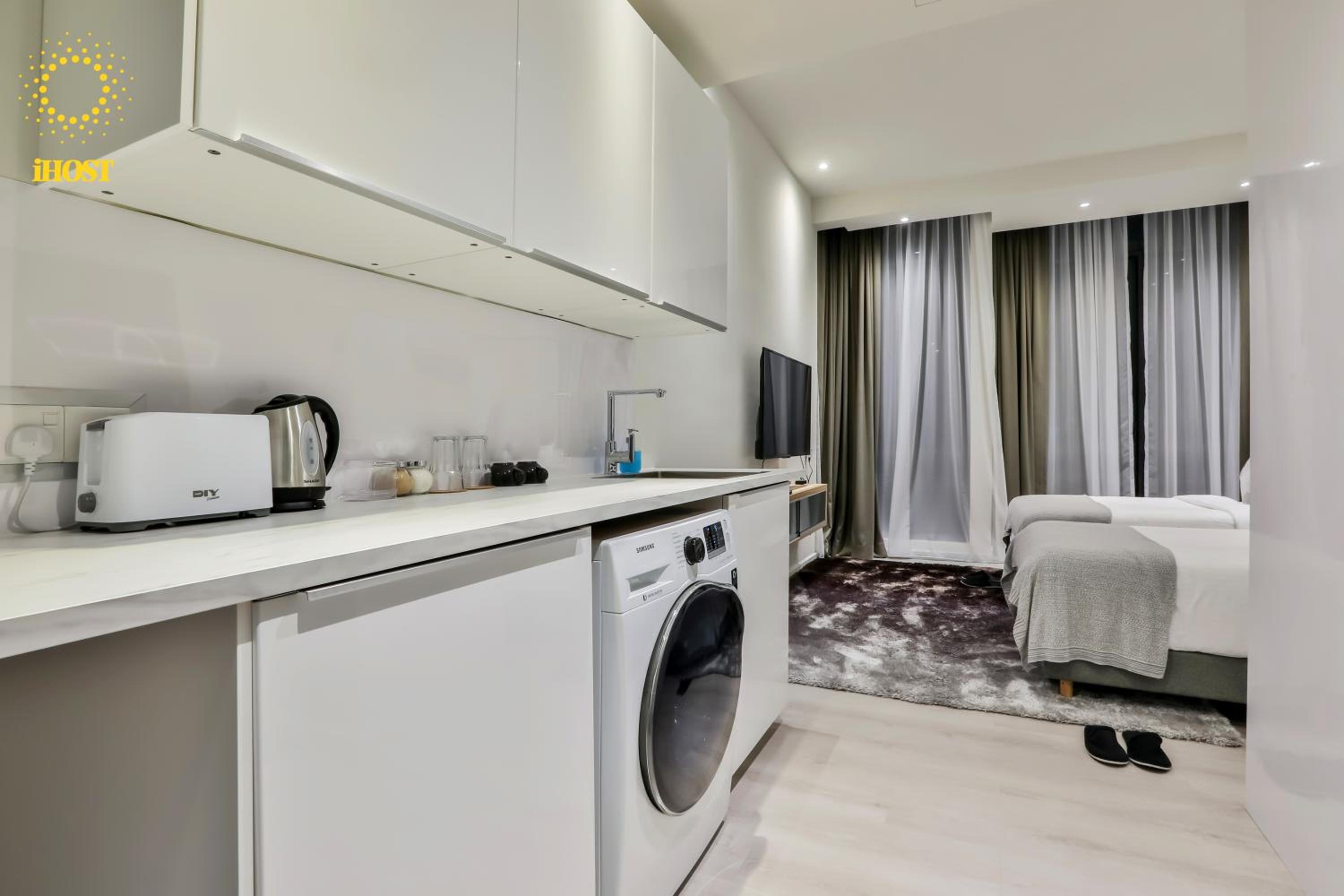Expressionz Suites By iHost Global