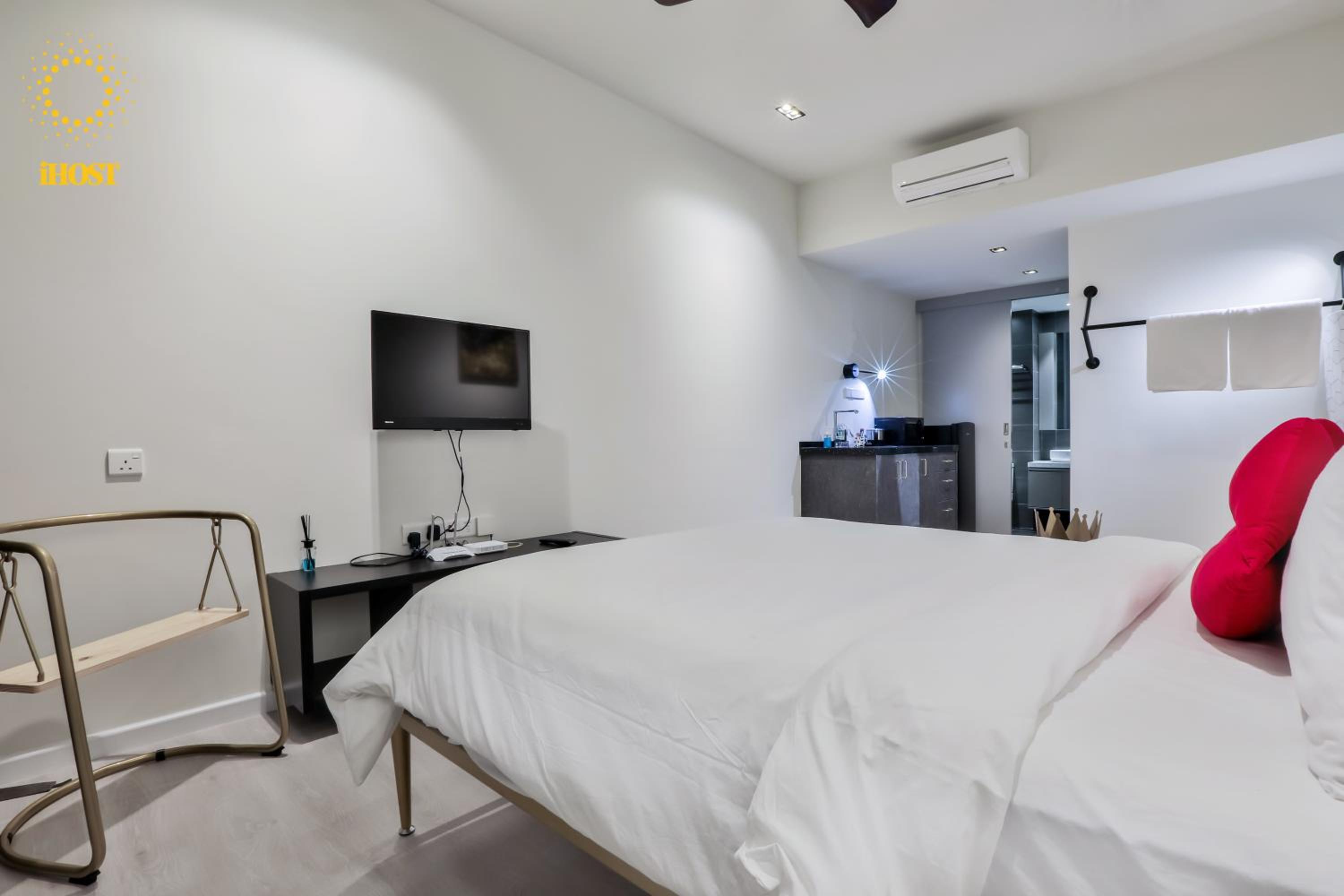 Expressionz Suites By iHost Global