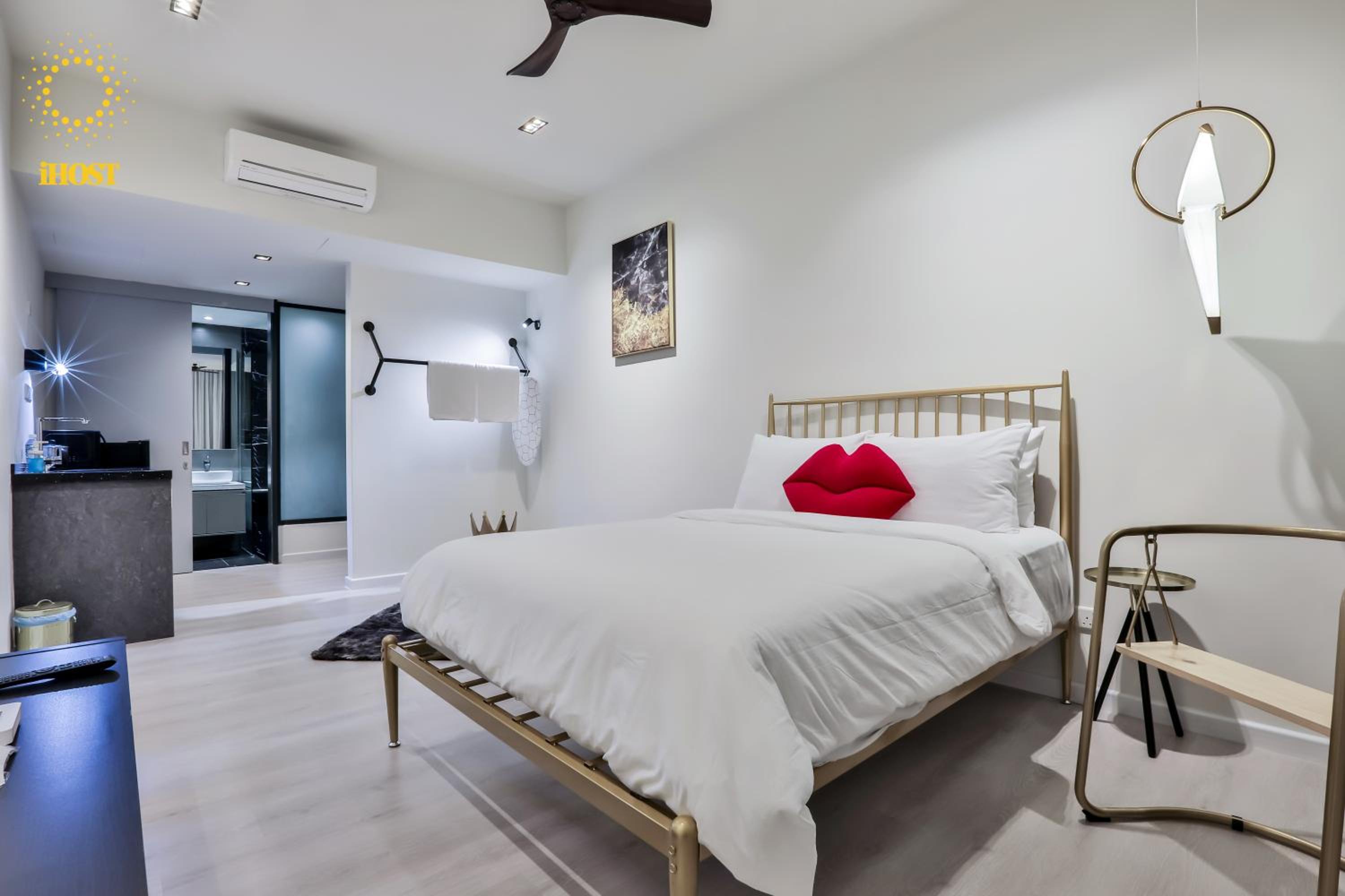 Expressionz Suites By iHost Global