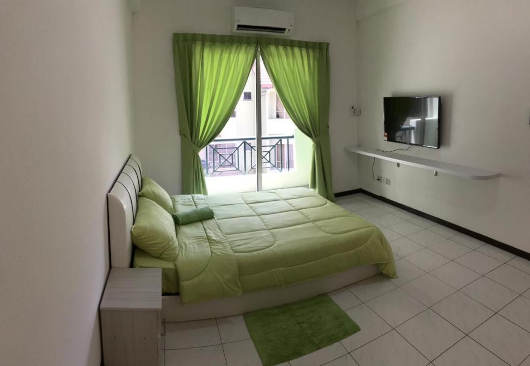 Api Api Centre Apartment Homestay photo 1
