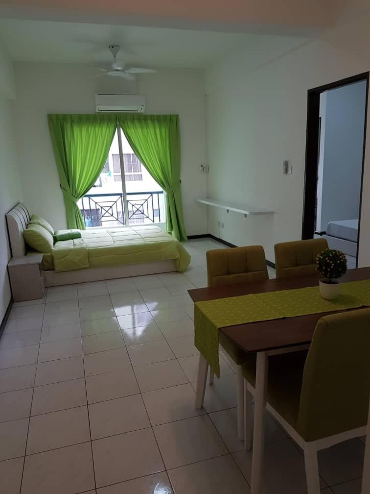 Api Api Centre Apartment Homestay photo 3