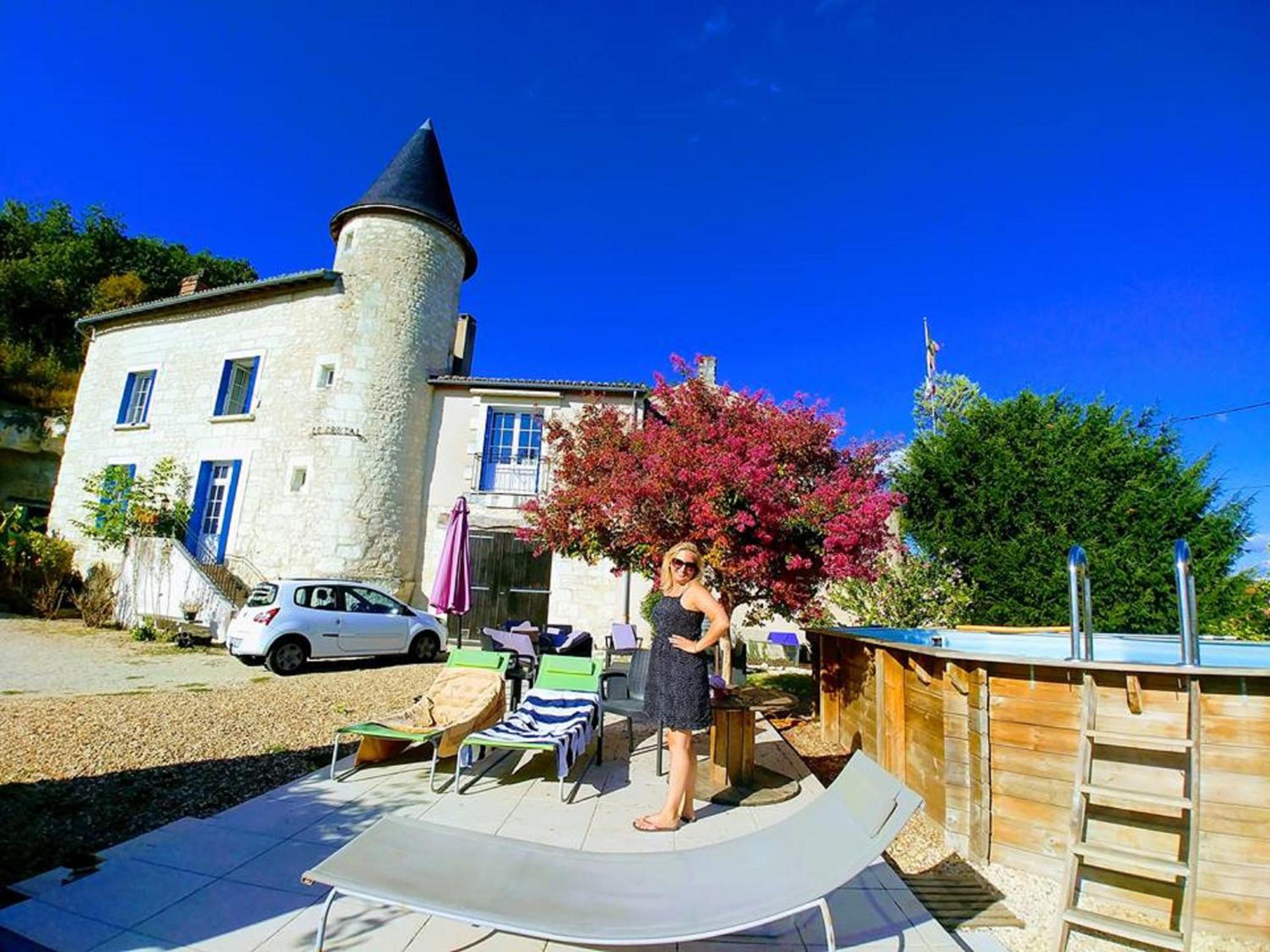 Manoir Le Cristal , grosses reductions sur les entrées du Futuroscpe, petites et grandes chambres familiales