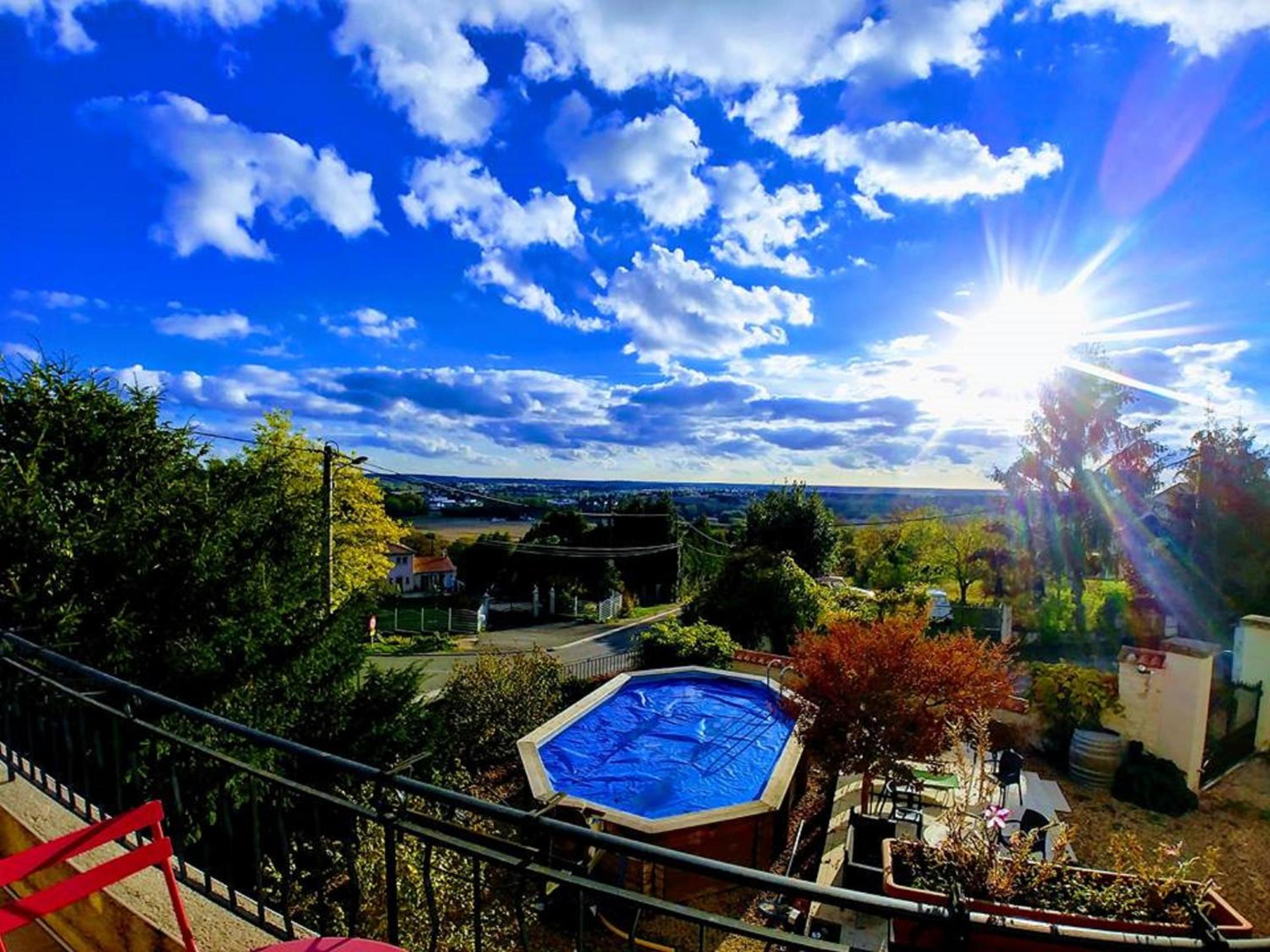 Manoir Le Cristal , grosses reductions sur les entrées du Futuroscpe, petites et grandes chambres familiales