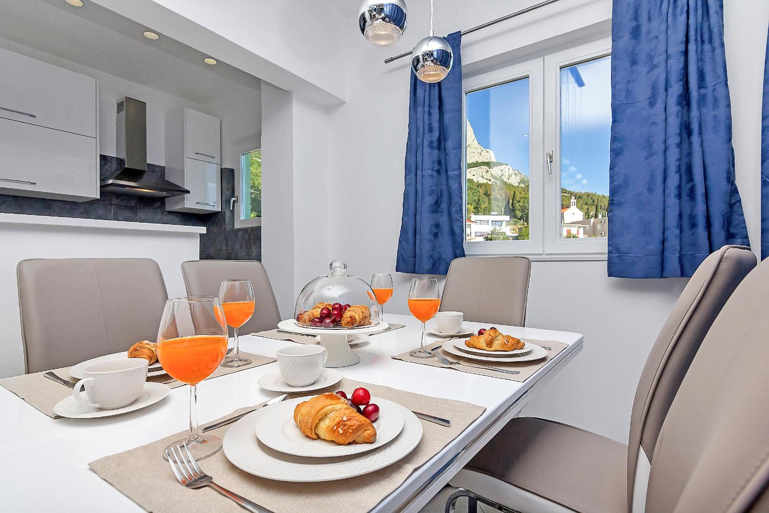 Holiday home Sergio en Bast — dining