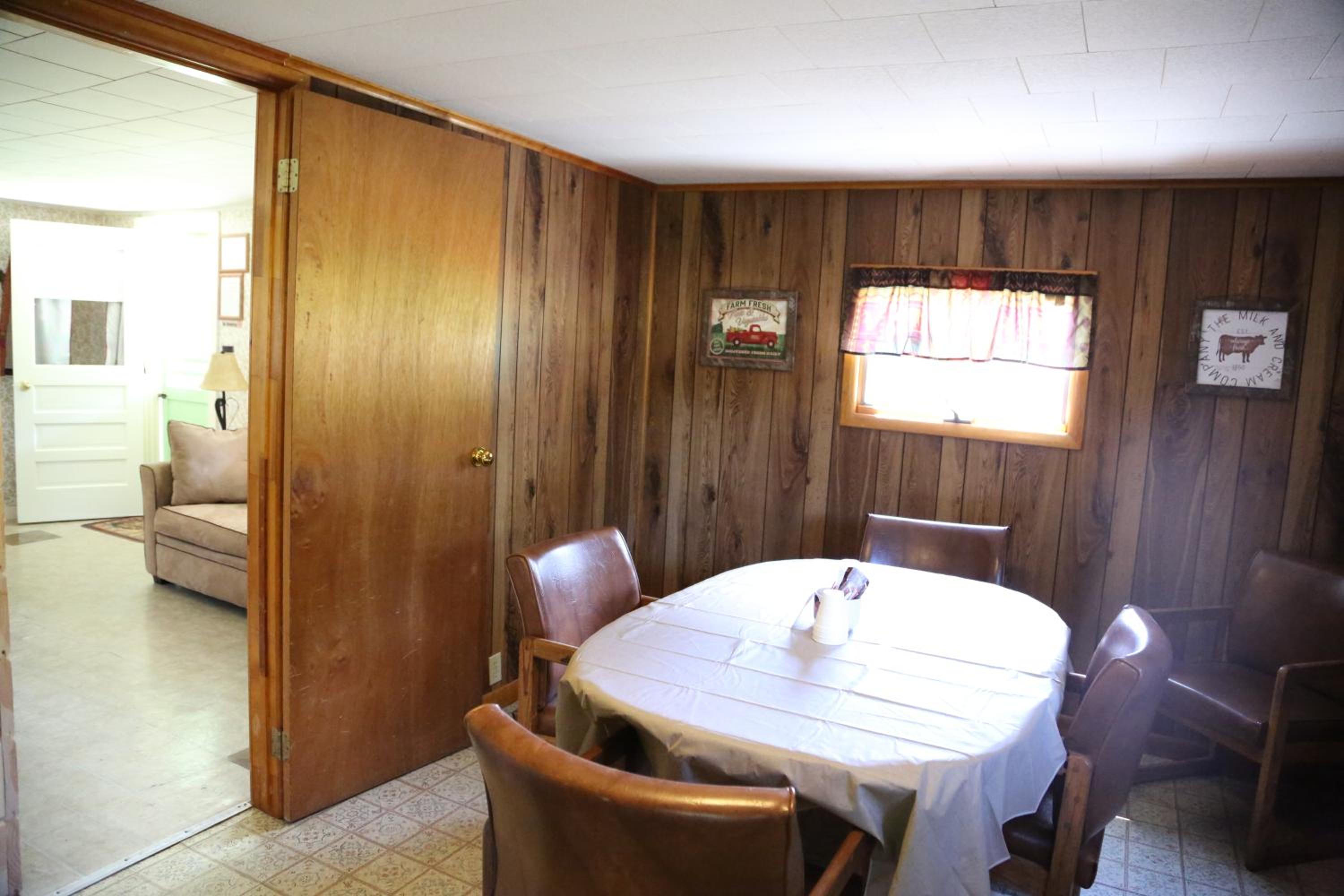 Rowe's Adirondack Cabins of Schroon Lake view 3