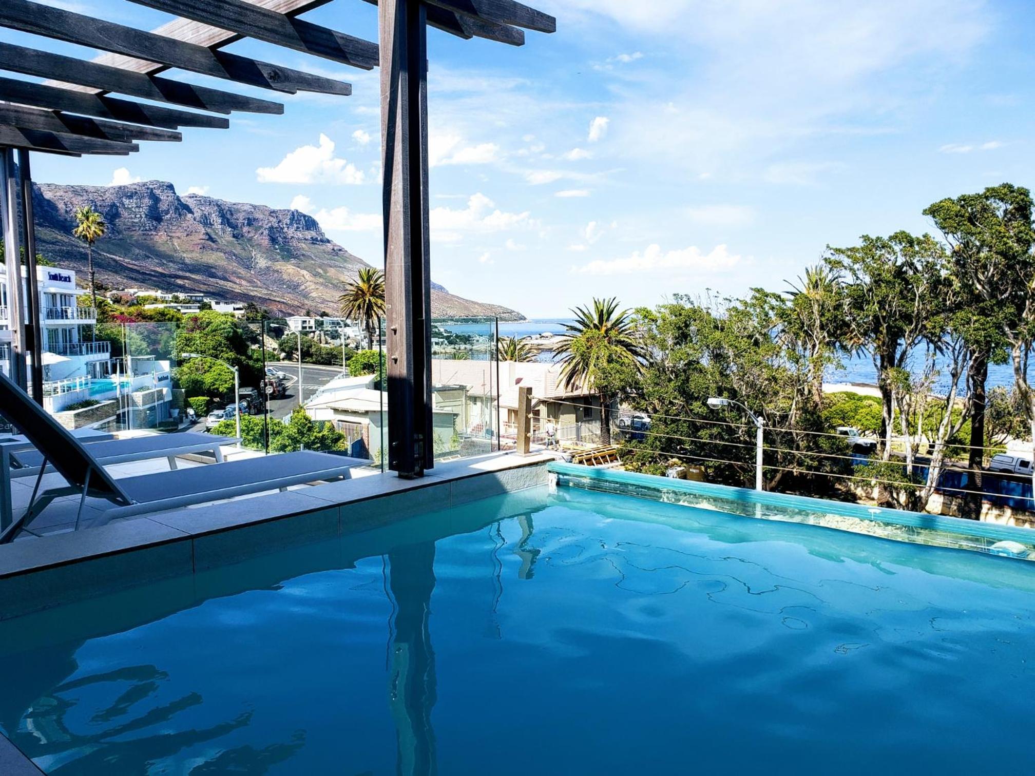 Blue Views Penthouse Beachfront Apartment with Pool view 4