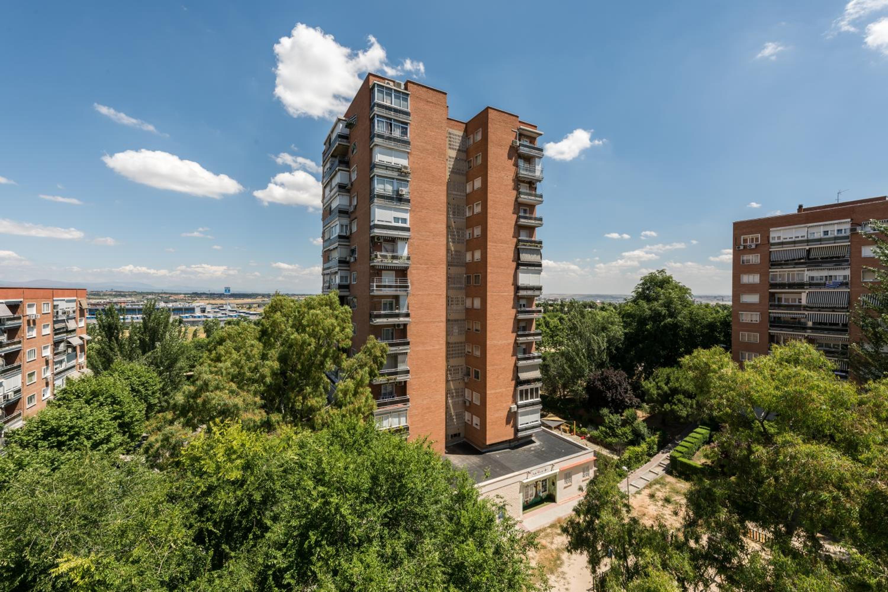 Apartment IFEMA-Airport view 4
