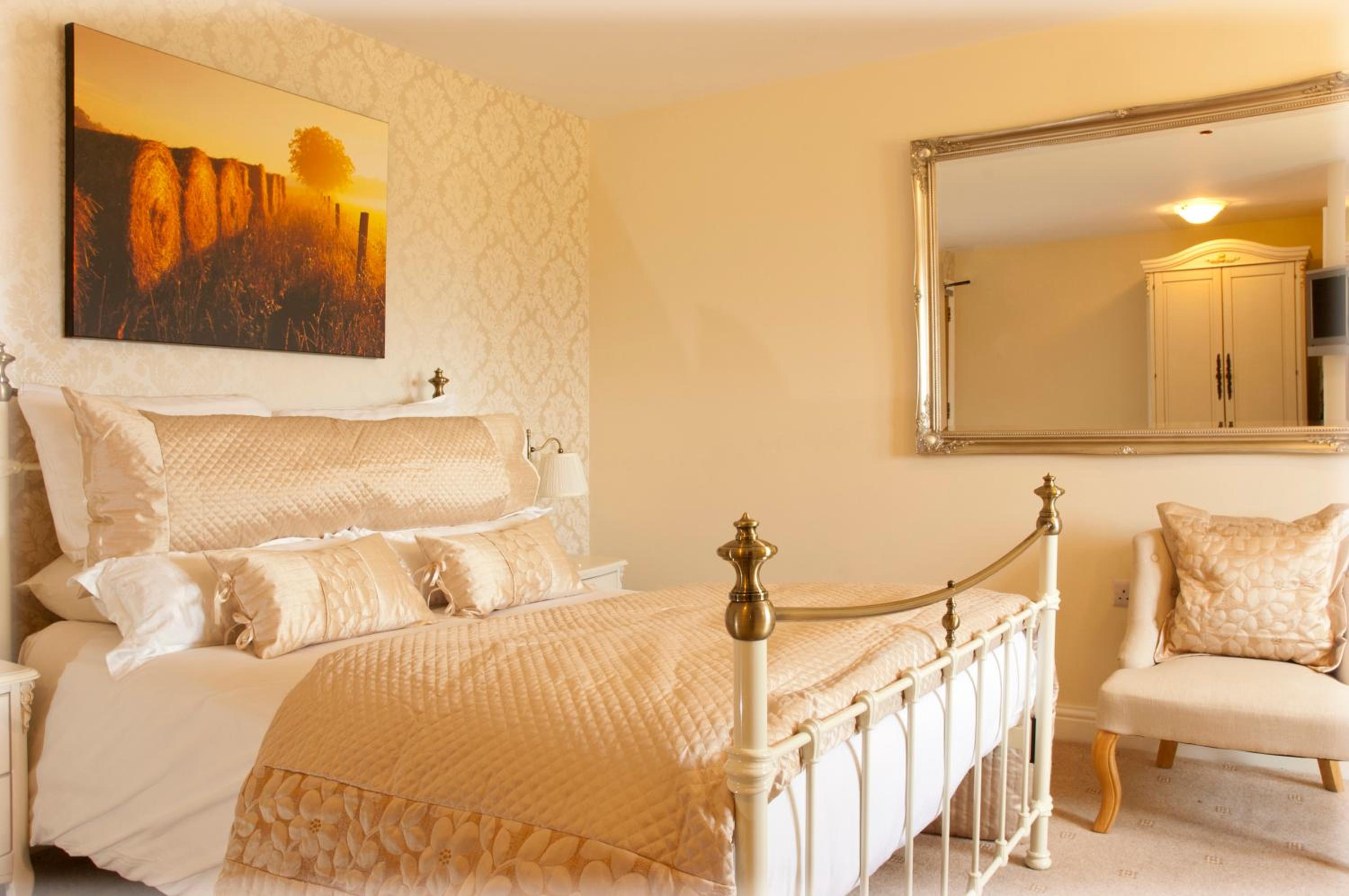 Norfolk Arms Hotel, Ringinglow view 4
