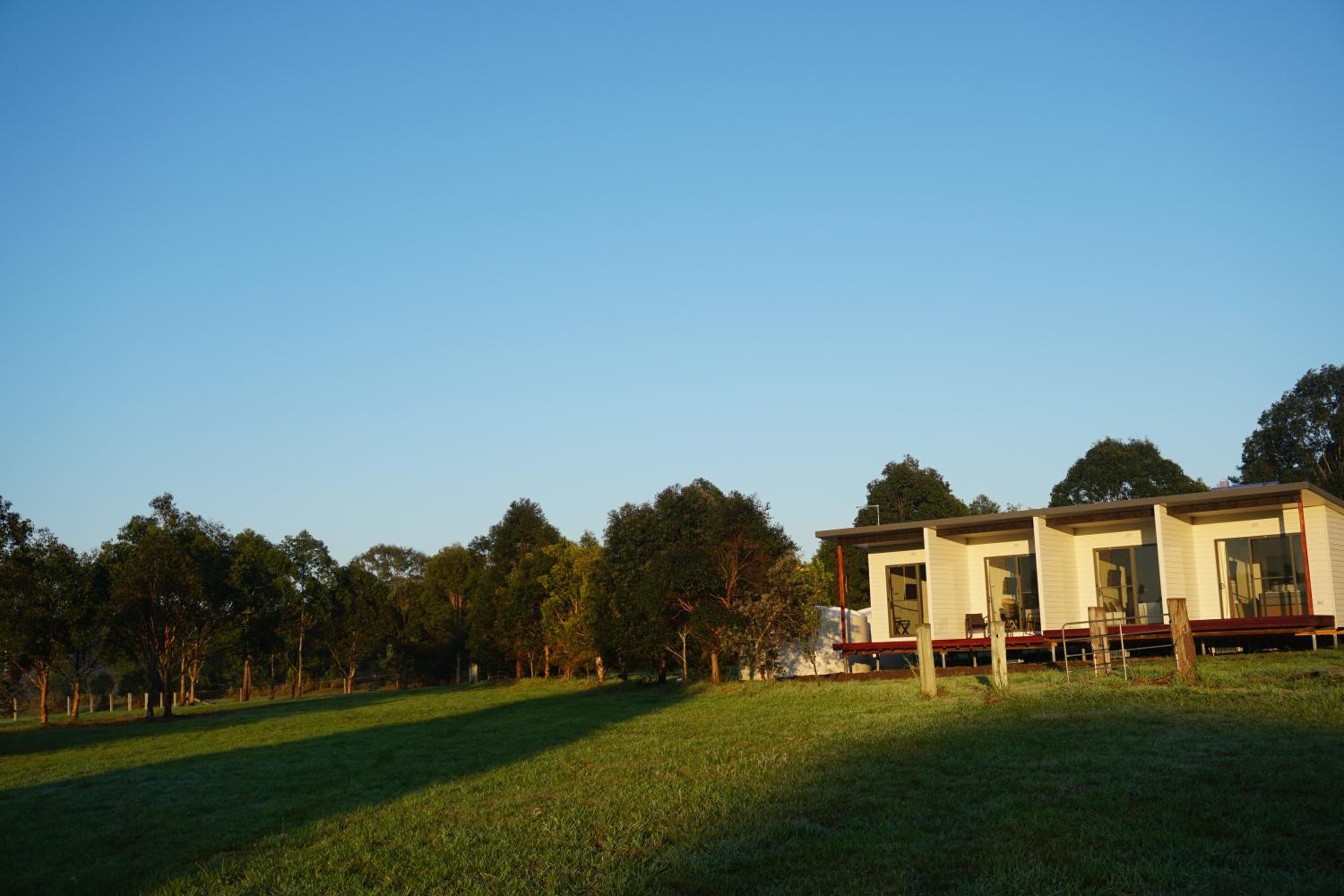 Hotel Brisbane North B&B and Winery