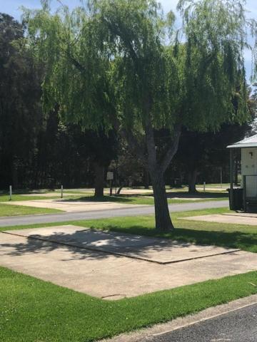 Pleasurelea Tourist Resort & Caravan Park