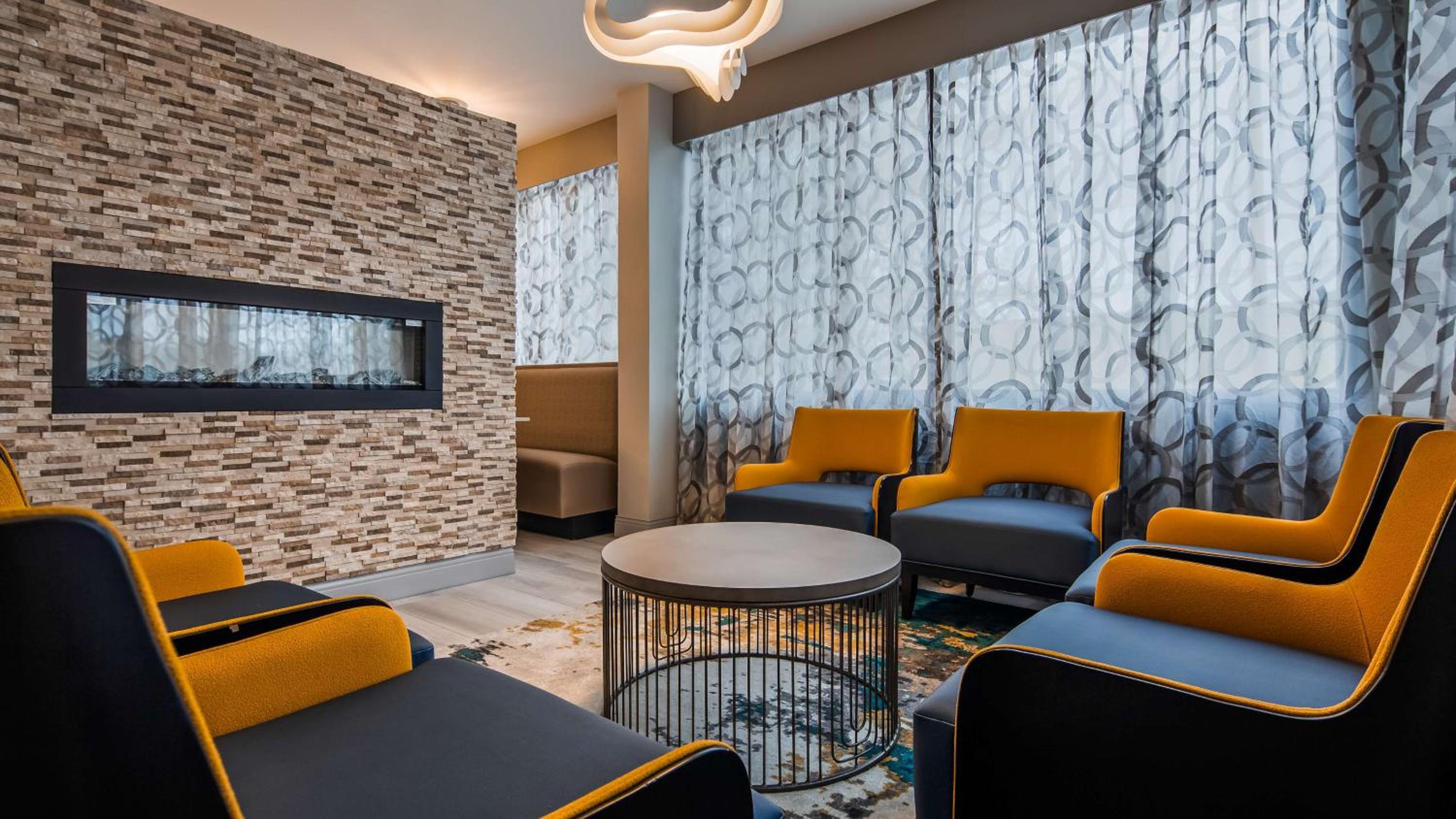 Bloomington Vacations - Best Western Plus Bloomington East - Property Image 11