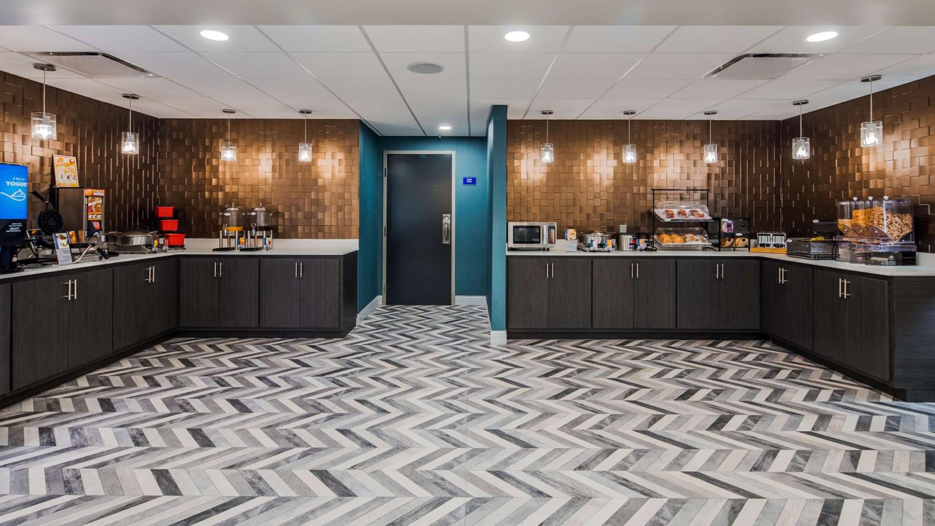 Bloomington Vacations - Best Western Plus Bloomington East - Property Image 13