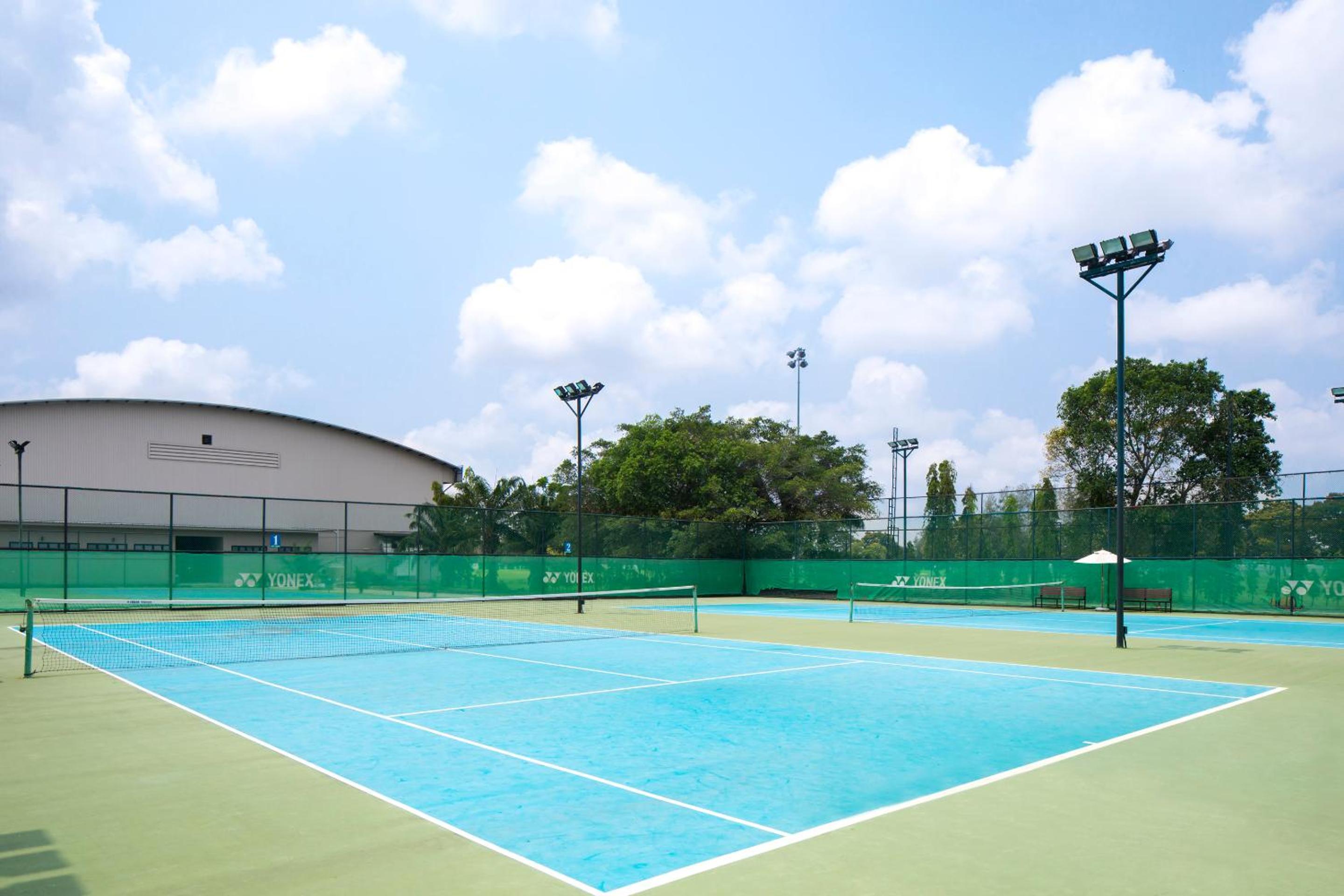 Eastin Thana City Golf Resort Bangkok Free Scheduled Shuttle from Hotel to Suvarnabhumi Airport