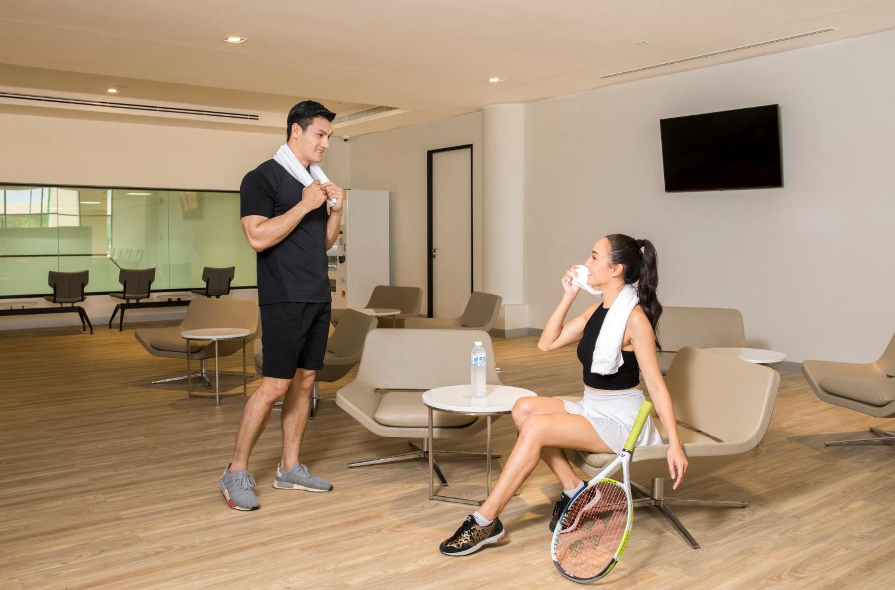 Eastin Thana City Golf Resort Bangkok Free Scheduled Shuttle from Hotel to Suvarnabhumi Airport