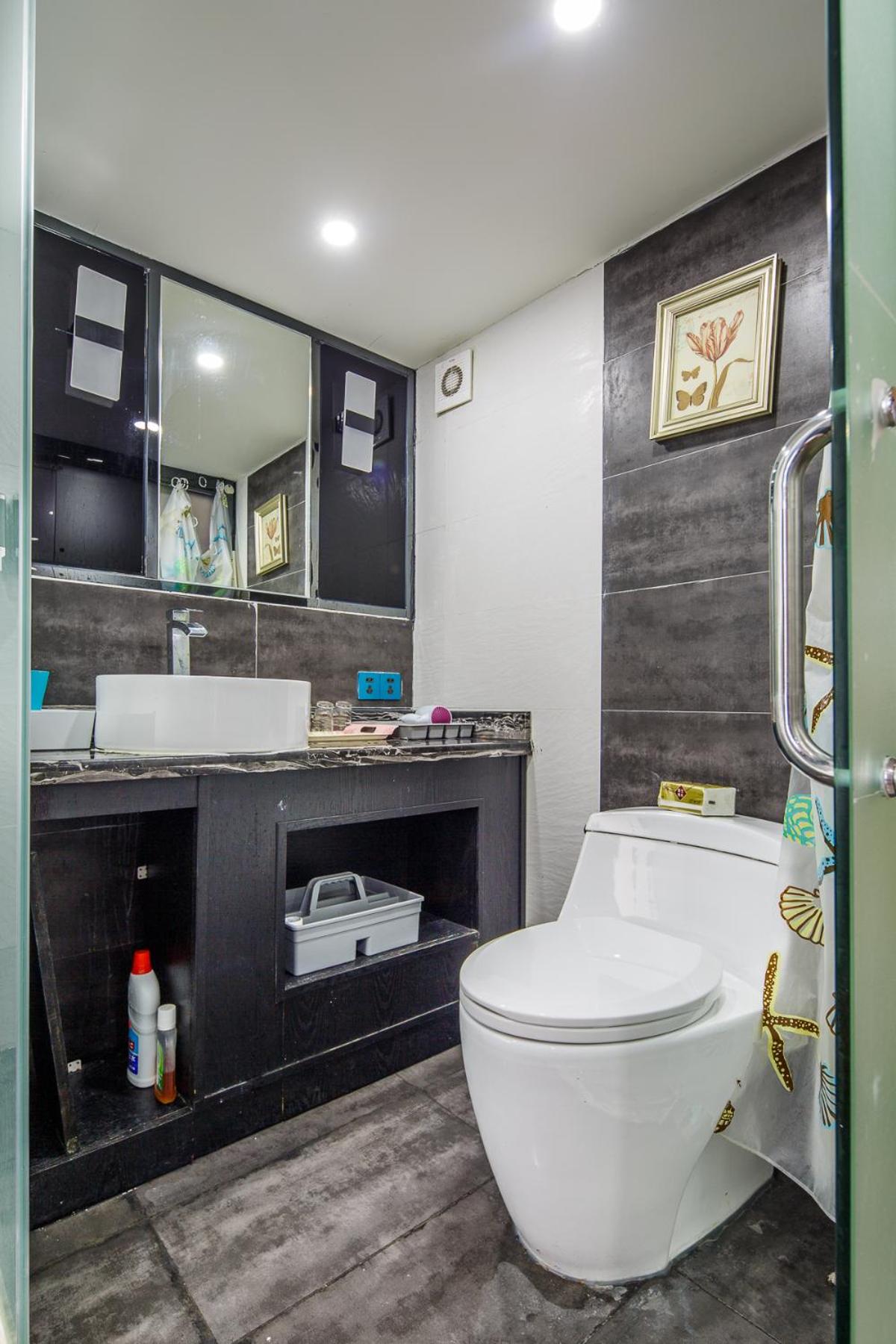 Lavendar Duplex Apartment