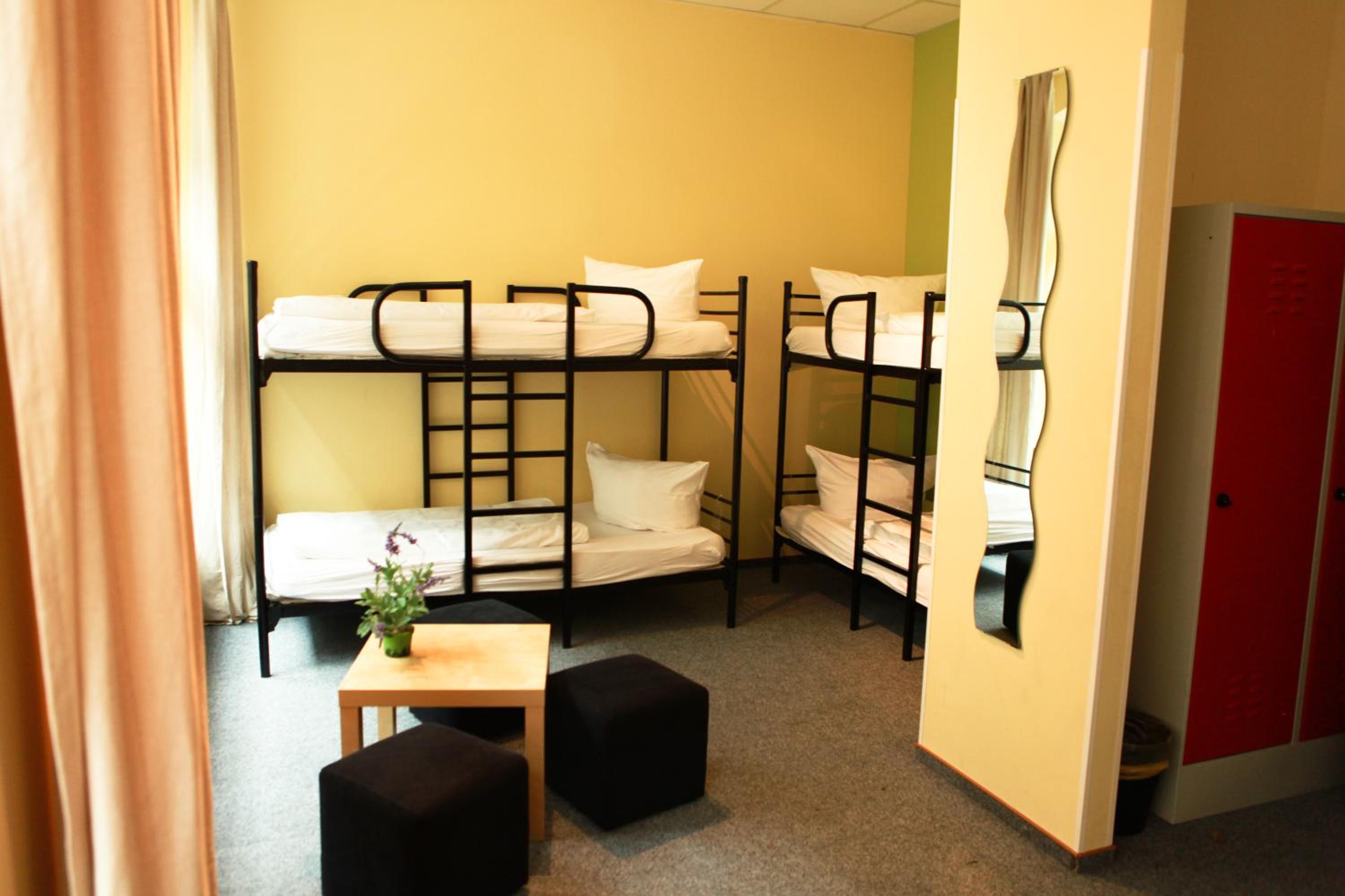 Singer109 Hostel, Hotel & Apartment