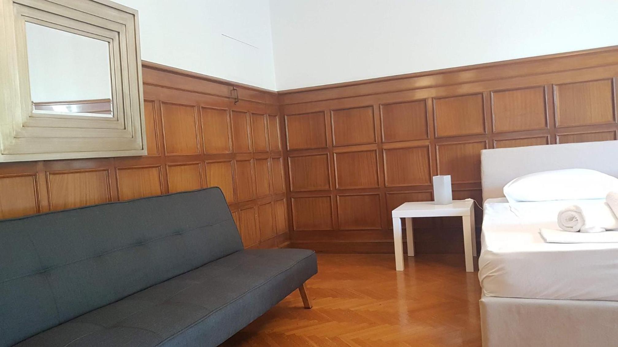 Violet Errathens Apartment - Athens Center, 7 BD, 3 BATH