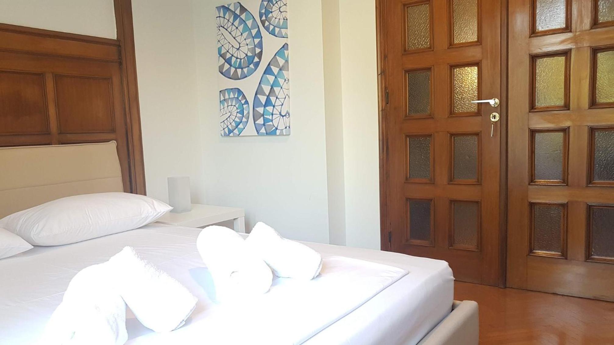 Violet Errathens Apartment - Athens Center, 7 BD, 3 BATH