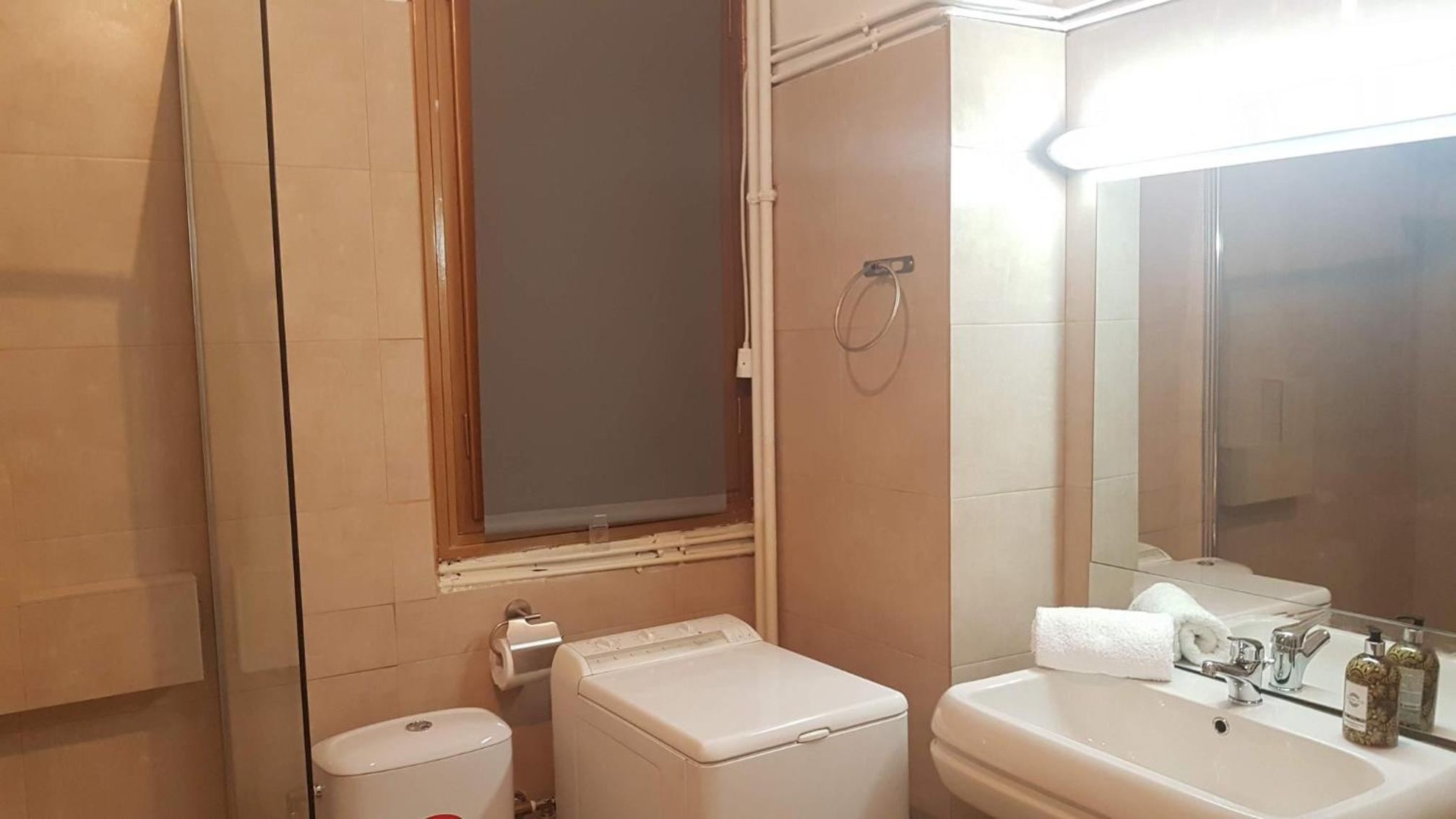 Violet Errathens Apartment - Athens Center, 7 BD, 3 BATH
