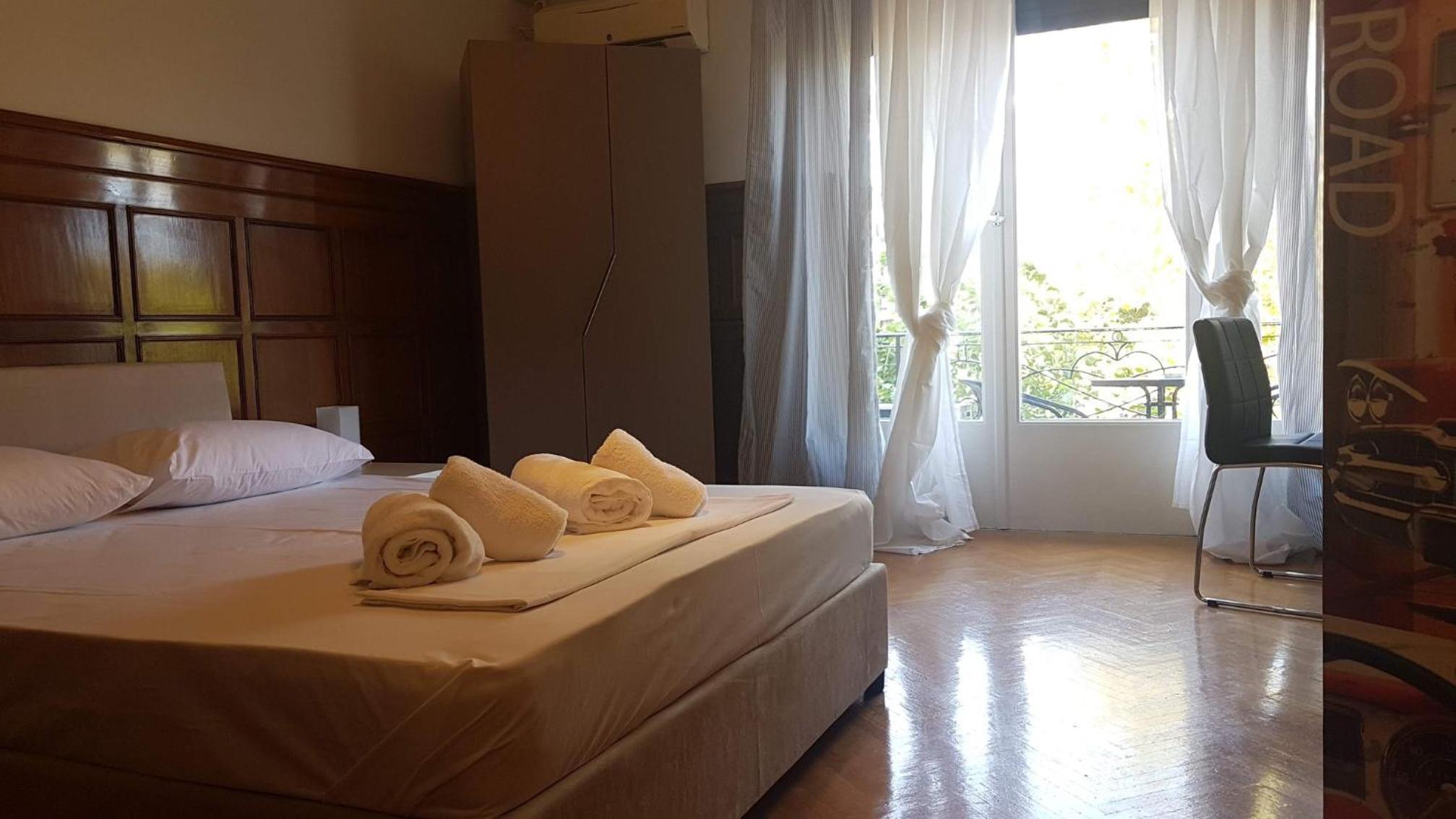Violet Errathens Apartment - Athens Center, 7 BD, 3 BATH