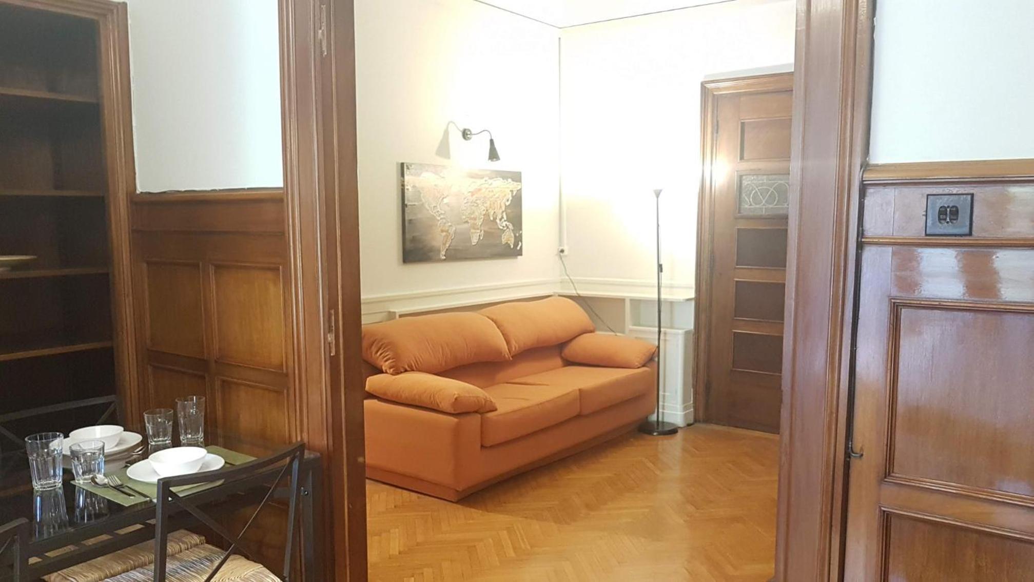 Violet Errathens Apartment - Athens Center, 7 BD, 3 BATH