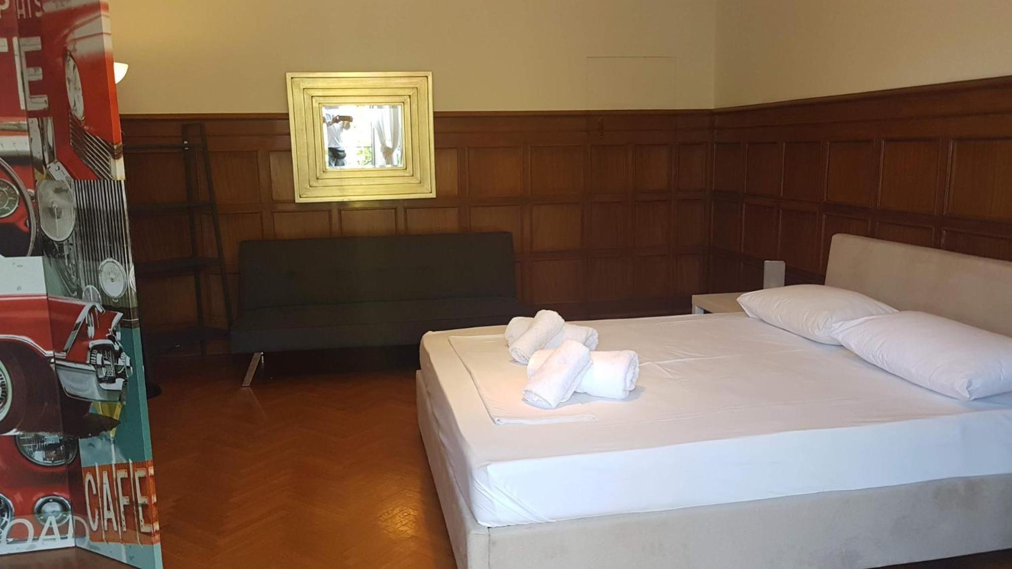 Violet Errathens Apartment - Athens Center, 7 BD, 3 BATH