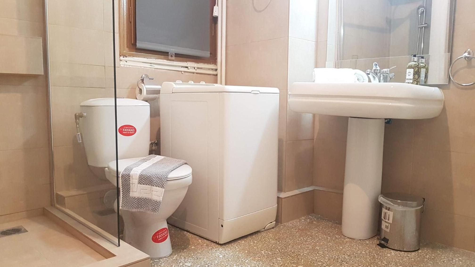 Violet Errathens Apartment - Athens Center, 7 BD, 3 BATH