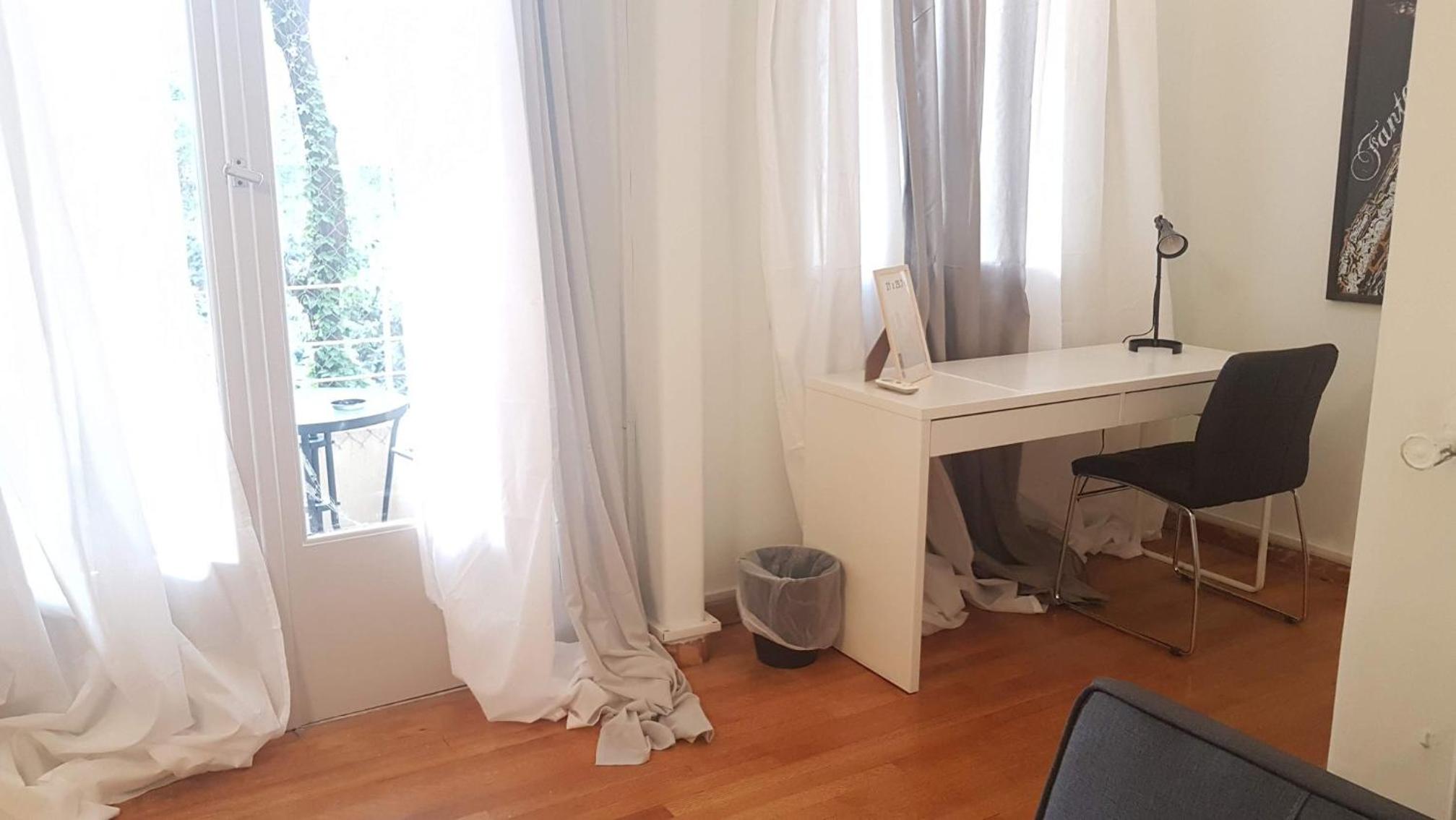 Violet Errathens Apartment - Athens Center, 7 BD, 3 BATH