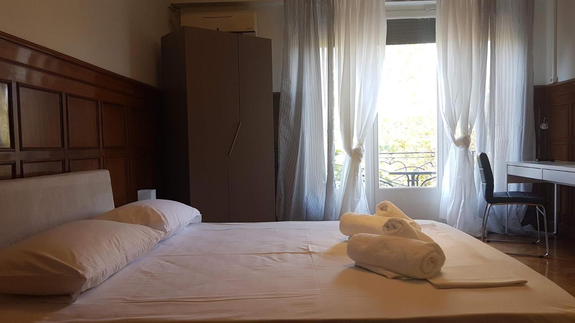 Violet Errathens Apartment - Athens Center, 7 BD, 3 BATH