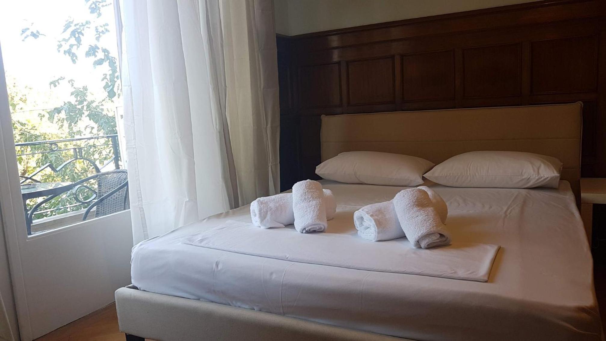 Violet Errathens Apartment - Athens Center, 7 BD, 3 BATH