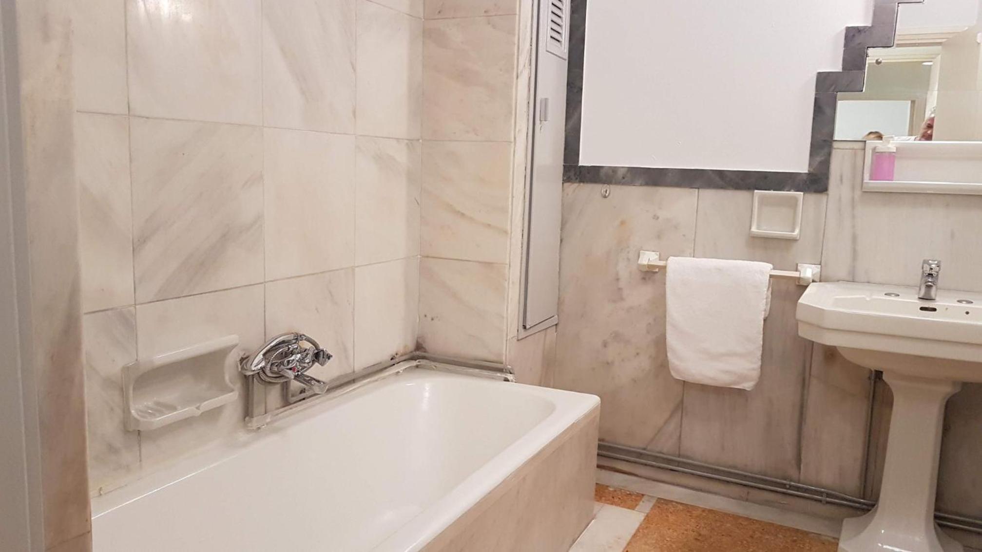Violet Errathens Apartment - Athens Center, 7 BD, 3 BATH
