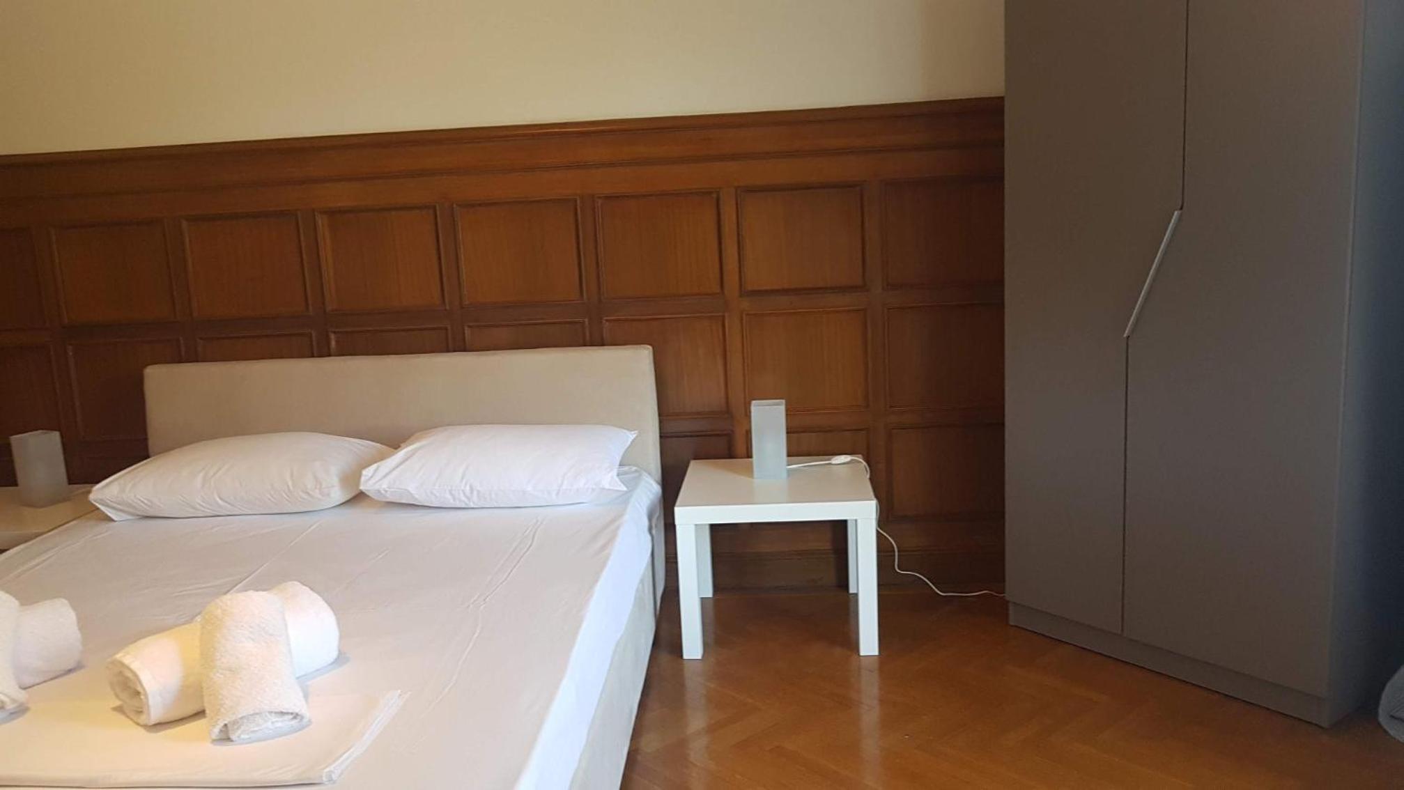Violet Errathens Apartment - Athens Center, 7 BD, 3 BATH