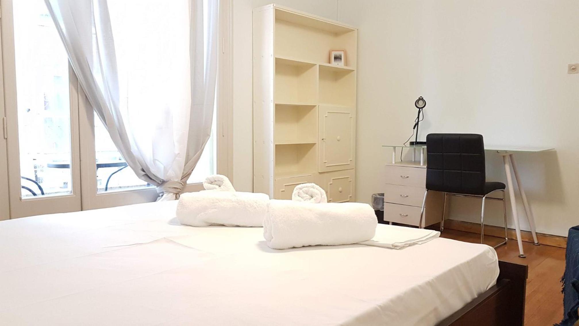 Violet Errathens Apartment - Athens Center, 7 BD, 3 BATH